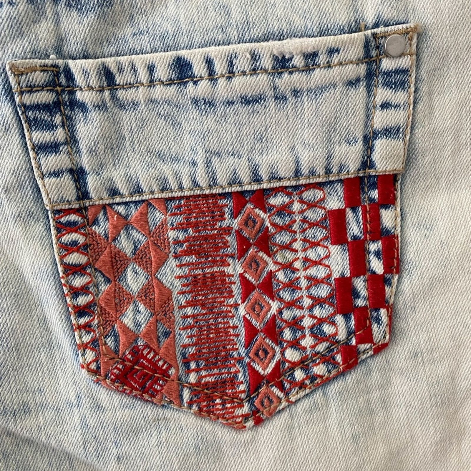 Other Design Lab Stonewashed Embroidered Jean Shorts Size 26" / US 2 / IT 38 - 6 Thumbnail