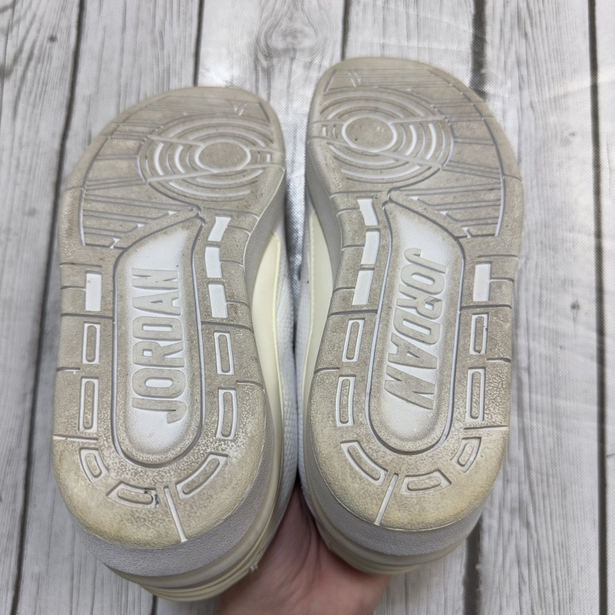 Jordan Brand × Vintage Vintage Air Jordan 2 Retro Low “White Varsity Maize” 2005 Size US 8.5 / EU 41-42 - 6 Thumbnail