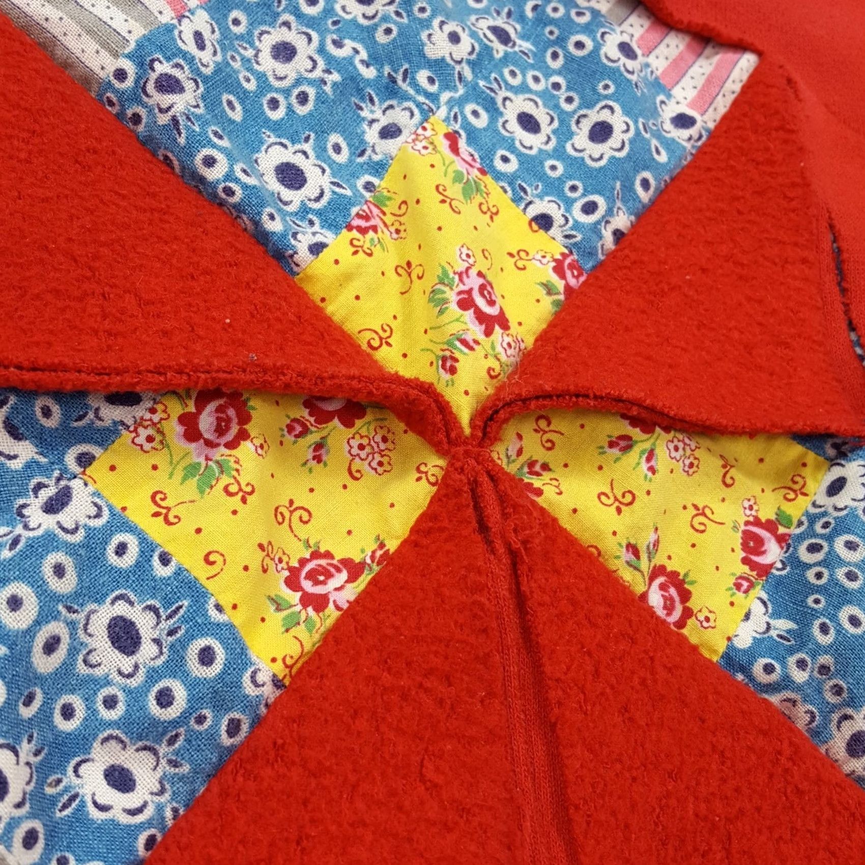 Vintage VINTAGE Red Quilt Square Size M Crewneck 80s 90s Sweatshirt Pullover Raglan Sewing Women Size M / US 6-8 / IT 42-44 - 4 Thumbnail