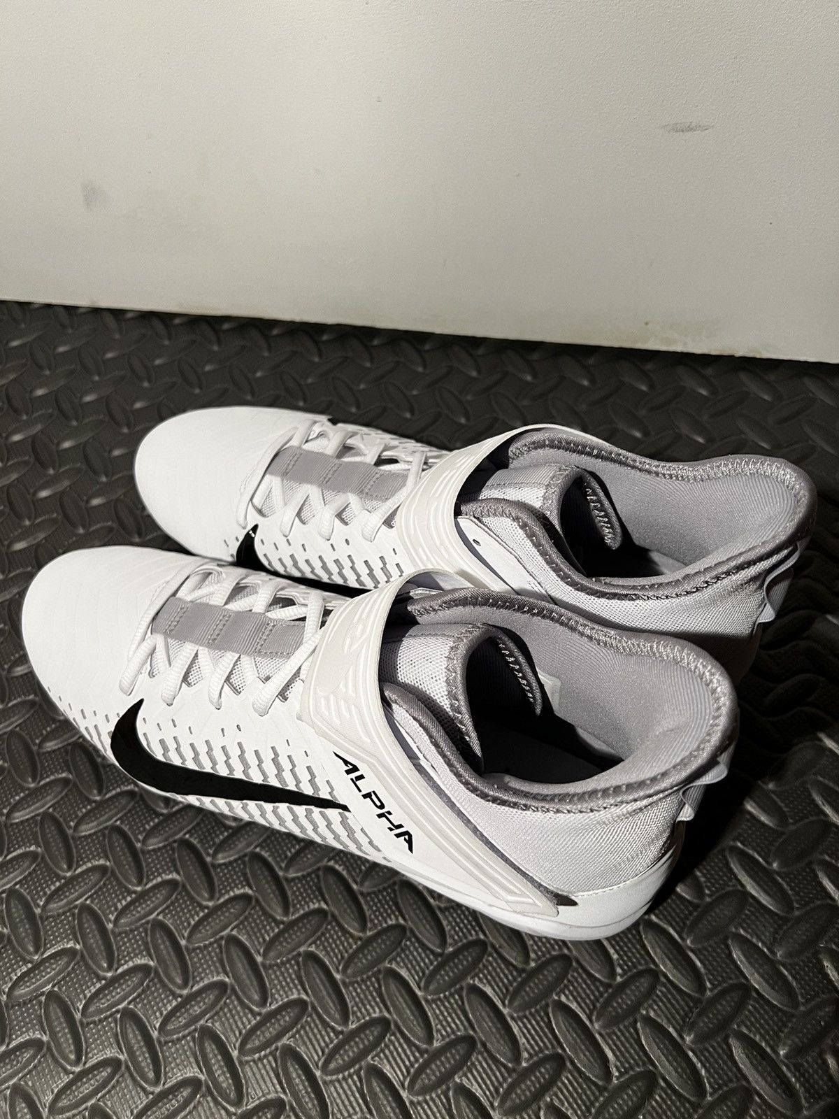 Nike NEW Nike Alpha Menace Pro 2 White size 12.5 Football cleats Size US 12.5 / EU 45-46 - 4 Thumbnail
