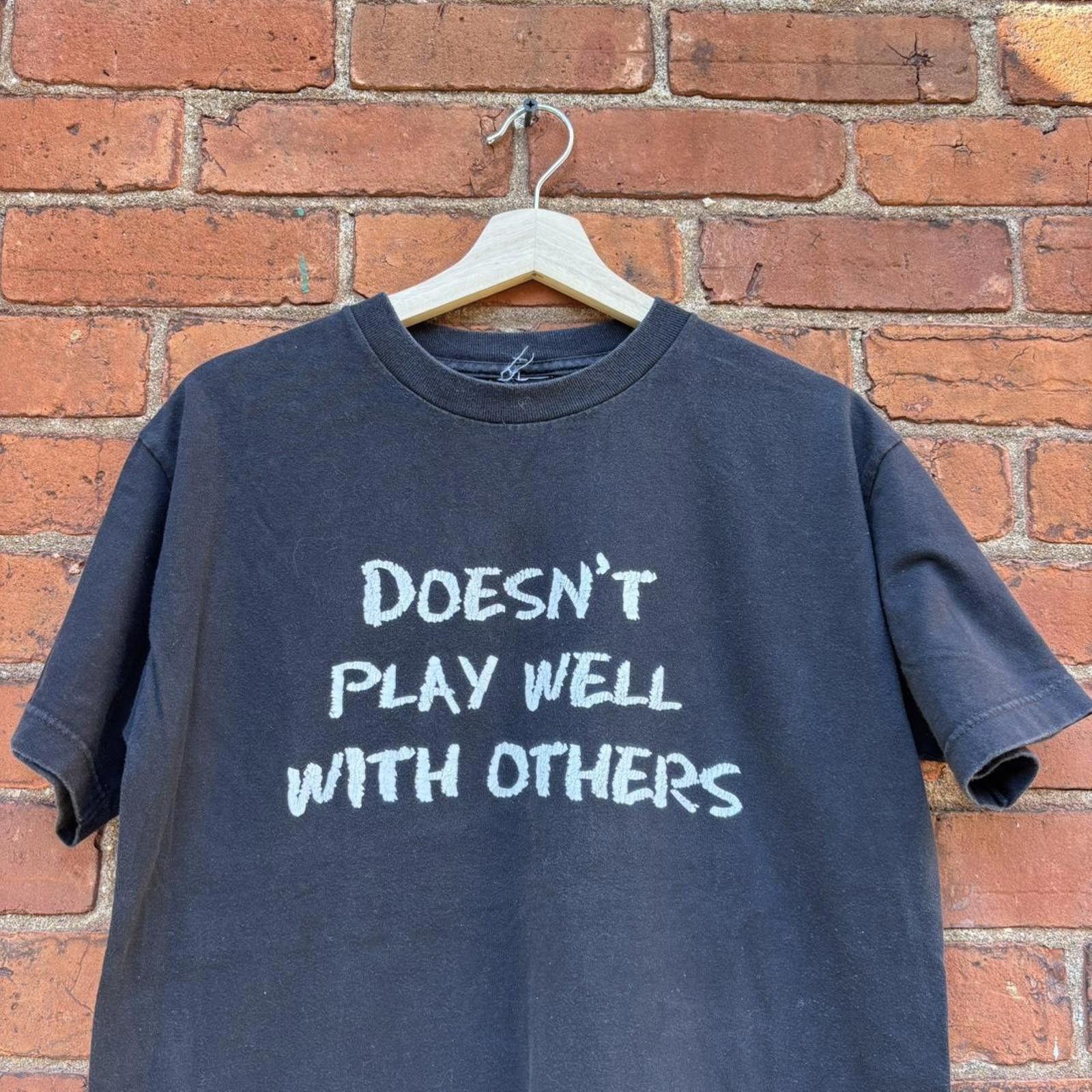 Other Vintage doesn’t play well with others t shirt 00s M Size US M / EU 48-50 / 2 - 2 Thumbnail