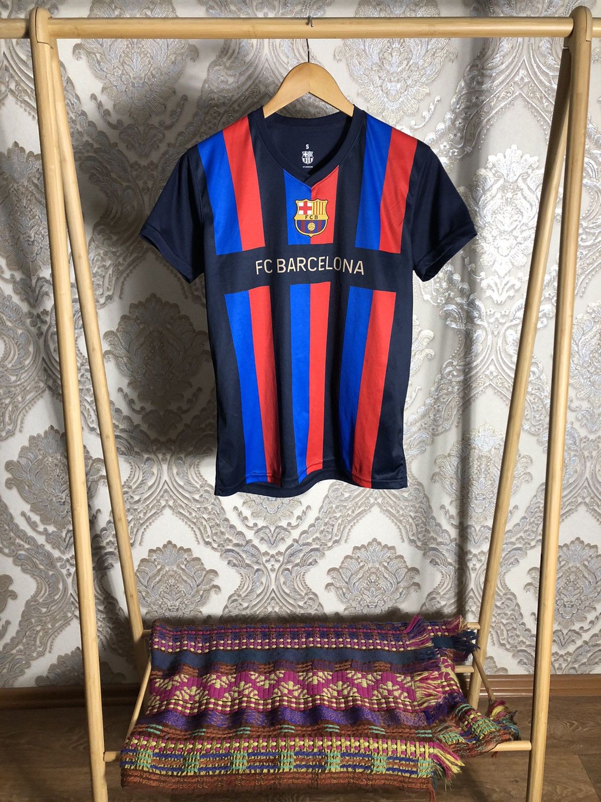 VERY RARE FC BARCELONA SPAIN RETRO SOCCER JERSEY BLOKE Y2Kq