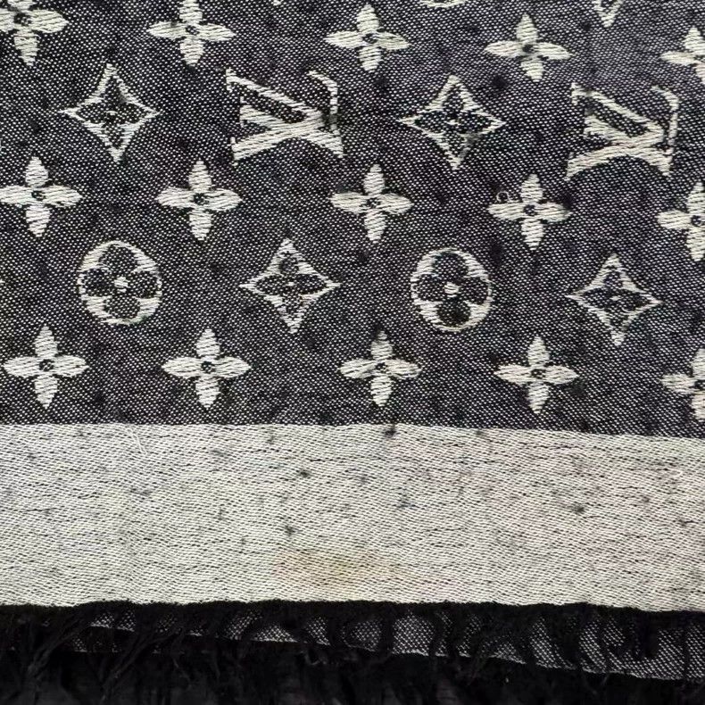 Louis Vuitton Louis Vuitton Louis Vuitton DoubleSided Wool Silk Shawl-25 Size ONE SIZE - 4 Thumbnail
