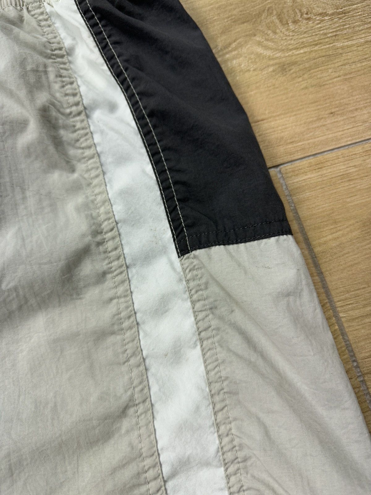 Nike × Vintage Vintage 90’s Nike Big Logo Nylon Shorts Size US 38 / EU 54 - 3 Thumbnail