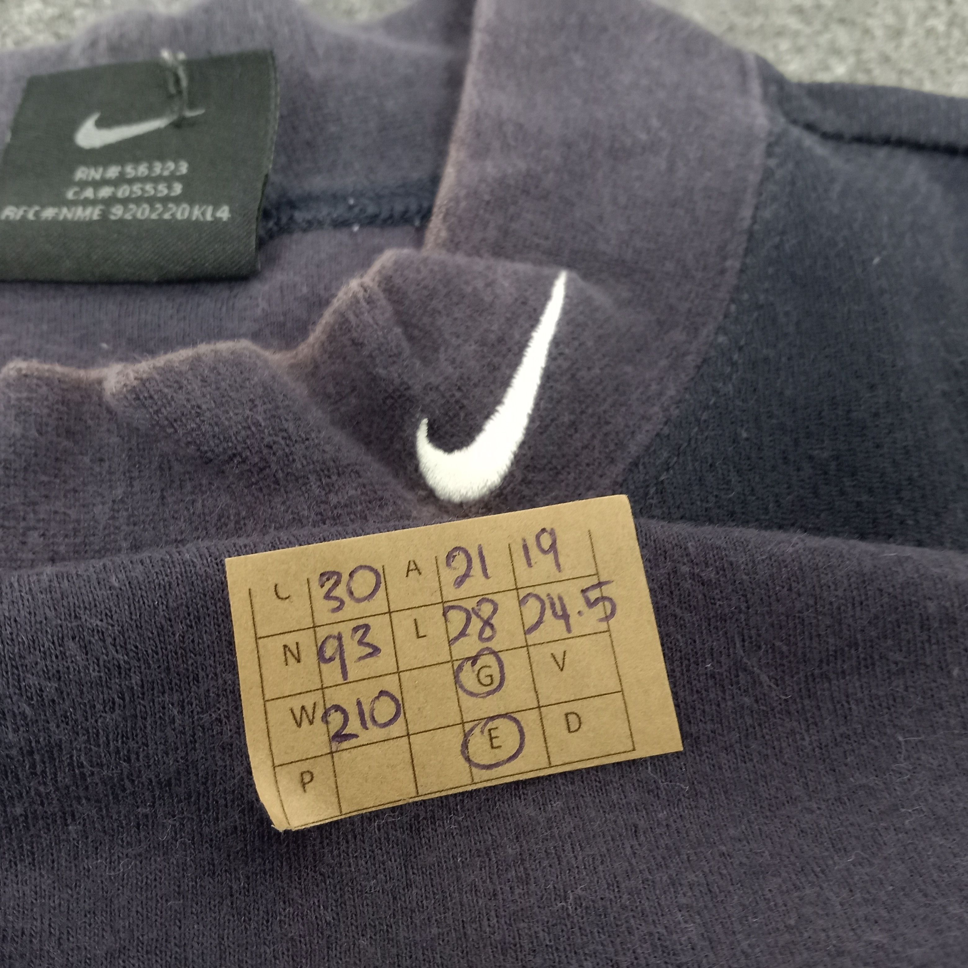Nike Nike Small Logo Sportswear Style Tshirt Size US L / EU 52-54 / 3 - 10 Thumbnail