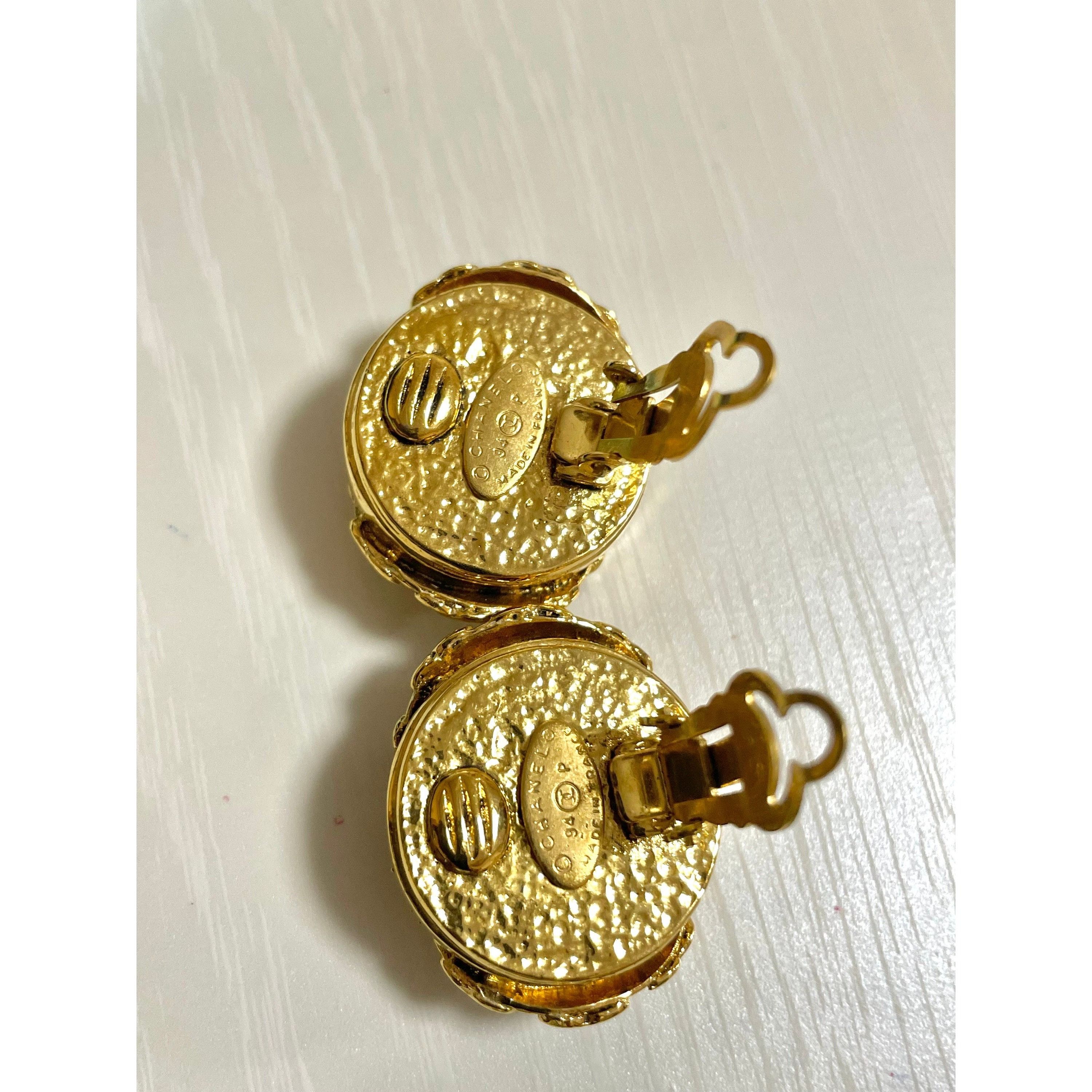 Chanel Vintage CHANEL large golden faux pearl CC earrings Size ONE SIZE - 7 Thumbnail