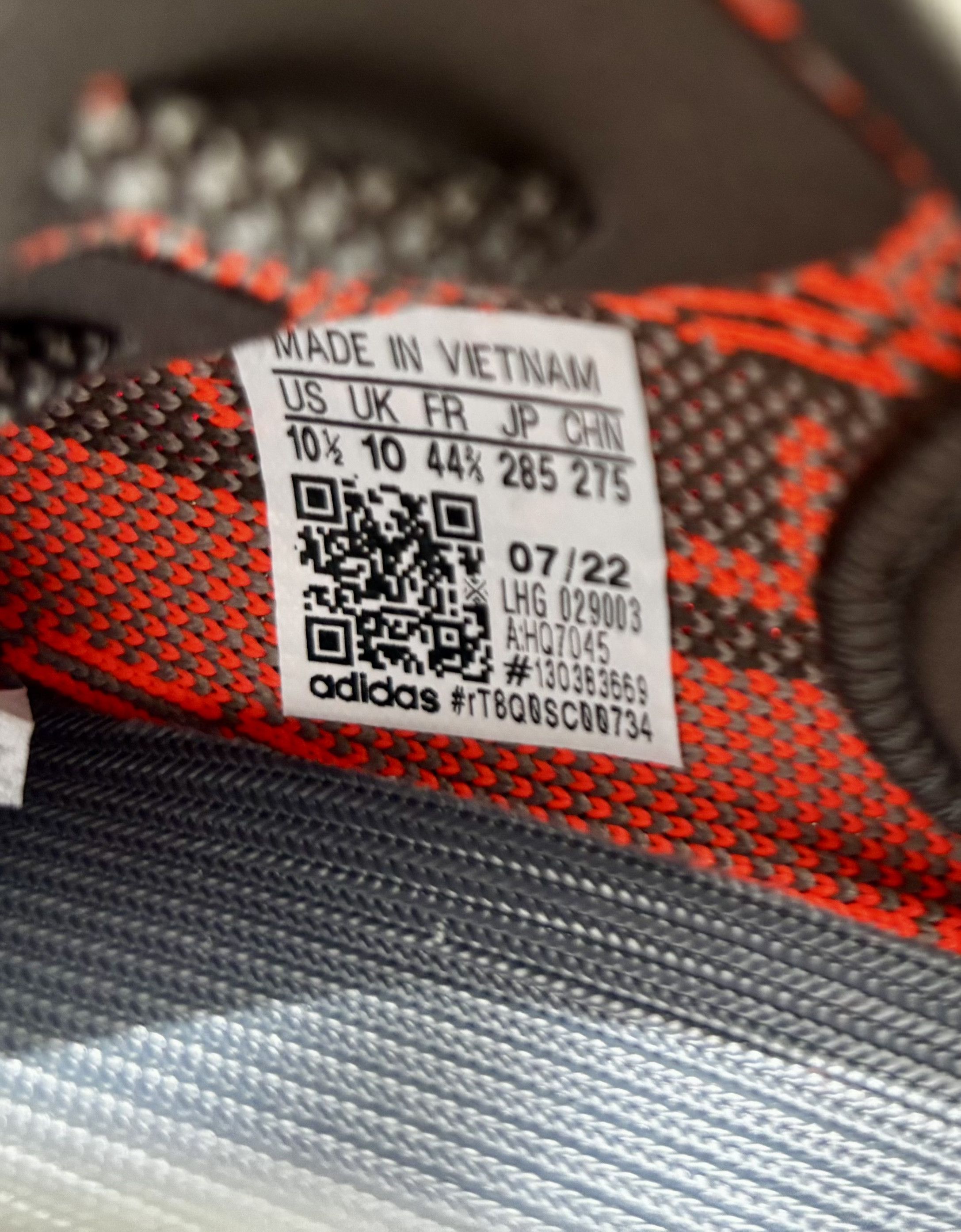 Yeezy Adidas Yeezy Boost 350 V2 Carbon Beluga Size US 10.5 / EU 43-44 - 8 Thumbnail