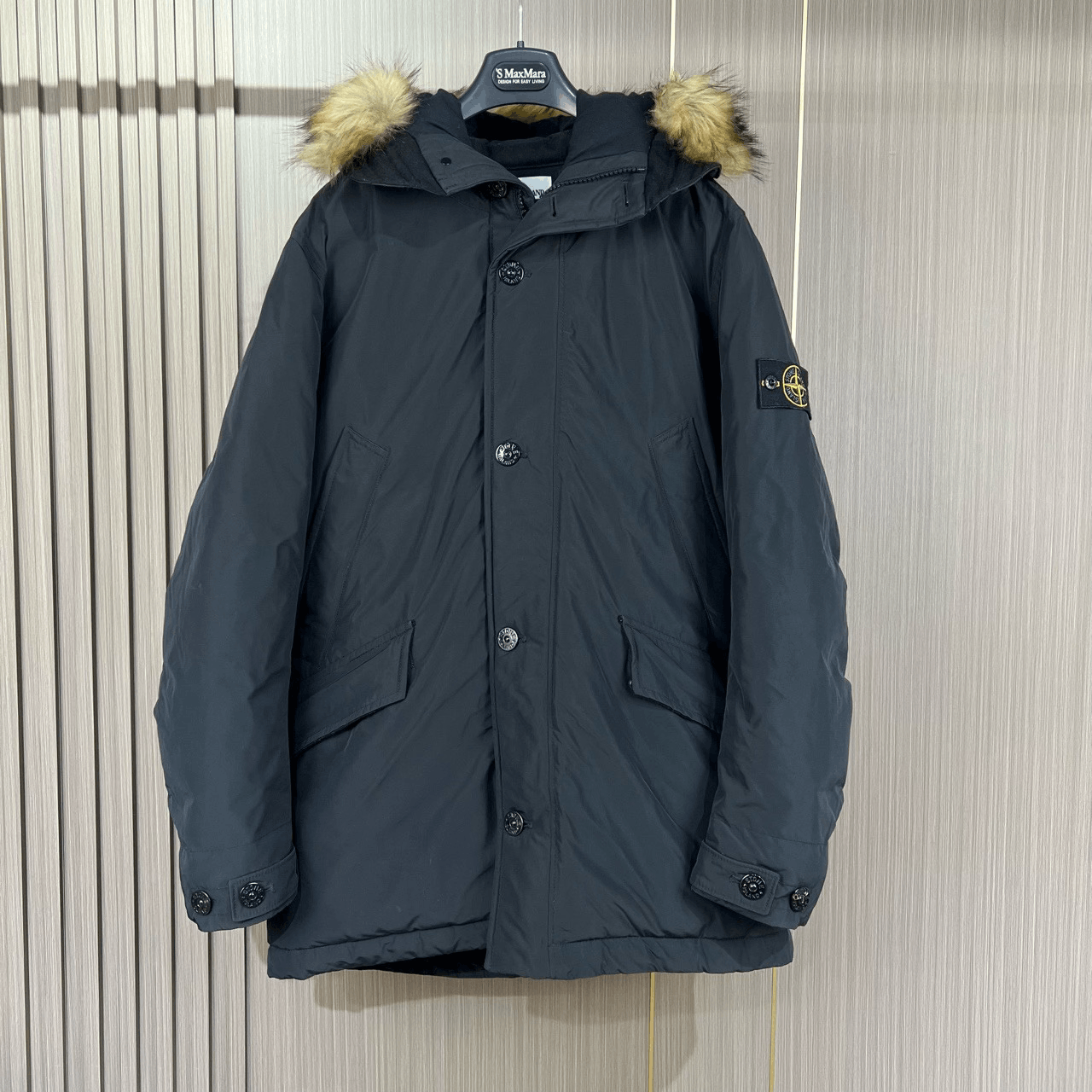 Stone Island Stone Island Black Embroidered Wolf Fur Down Jacket Size US L / EU 52-54 / 3 - 1 Thumbnail
