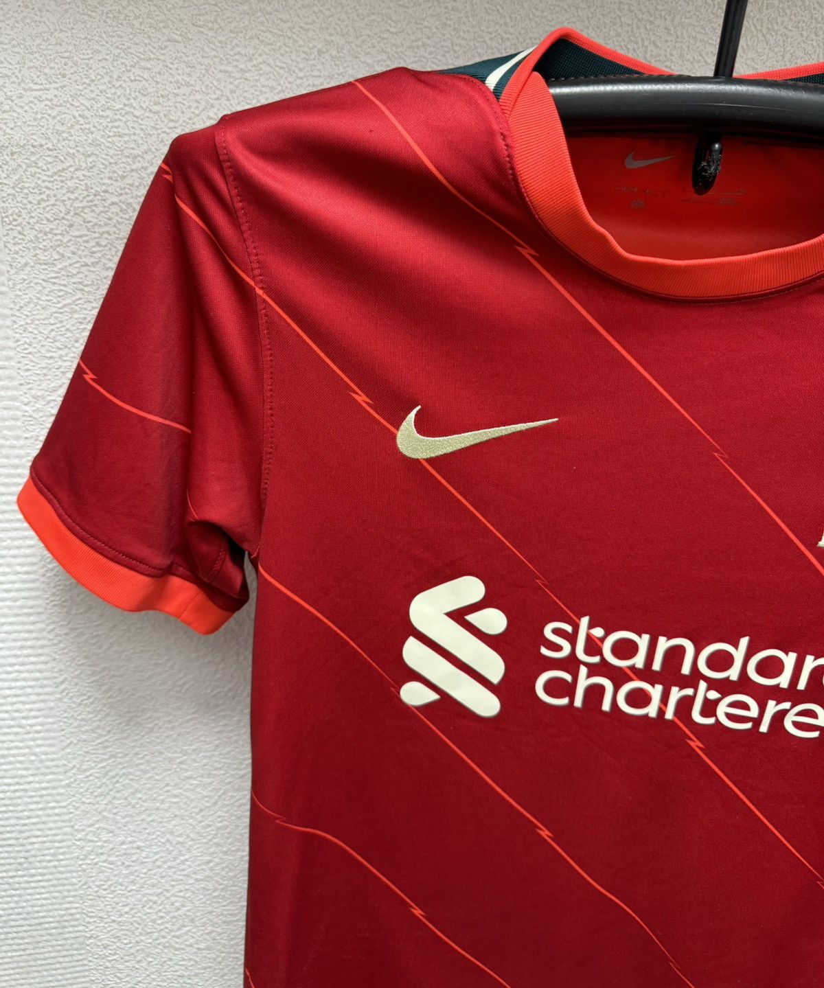Nike Liverpool nike soccer jersey standard charteres S sz Size US S / EU 44-46 / 1 - 2 Thumbnail