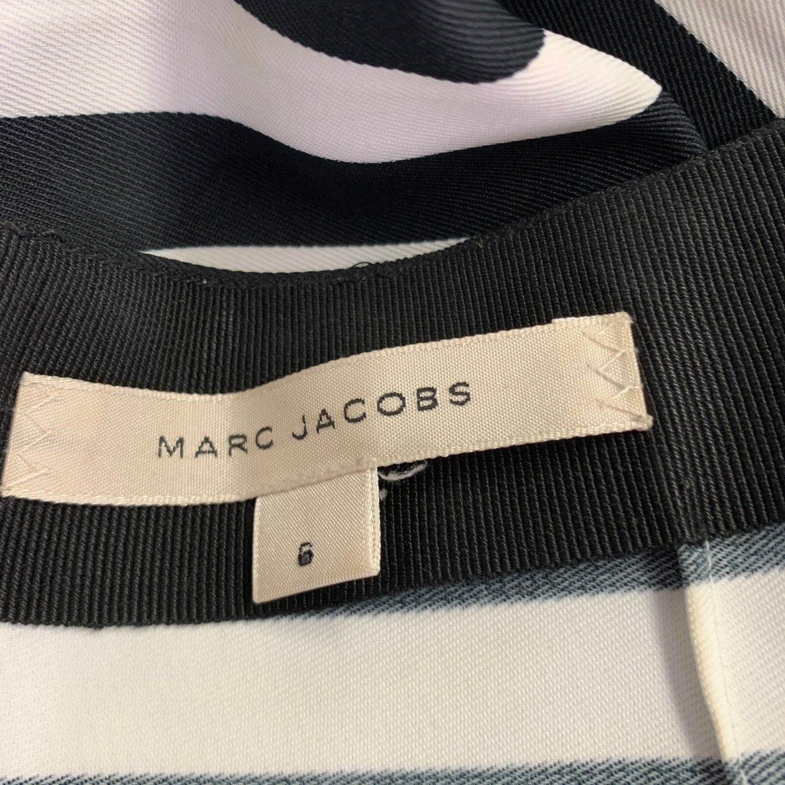 Marc Jacobs MARC JACOBS Size 6 Black White Polyester Stripe Pencil Skirt Size 28" / US 6 / IT 42 - 4 Thumbnail