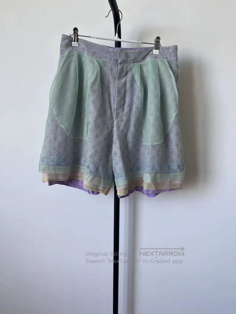 Louis Vuitton Louis Vuitton Logo Silk Casual Shorts. Size US 38 / EU 54 - 1 Thumbnail