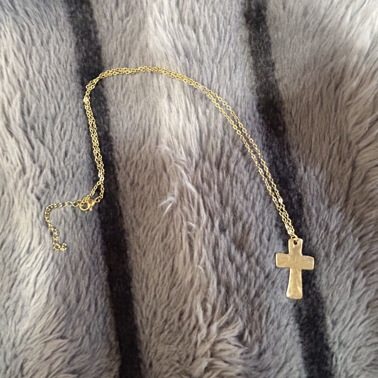 Vintage Vintage hammered texture gold plated cross on chain necklace Size ONE SIZE - 7 Thumbnail