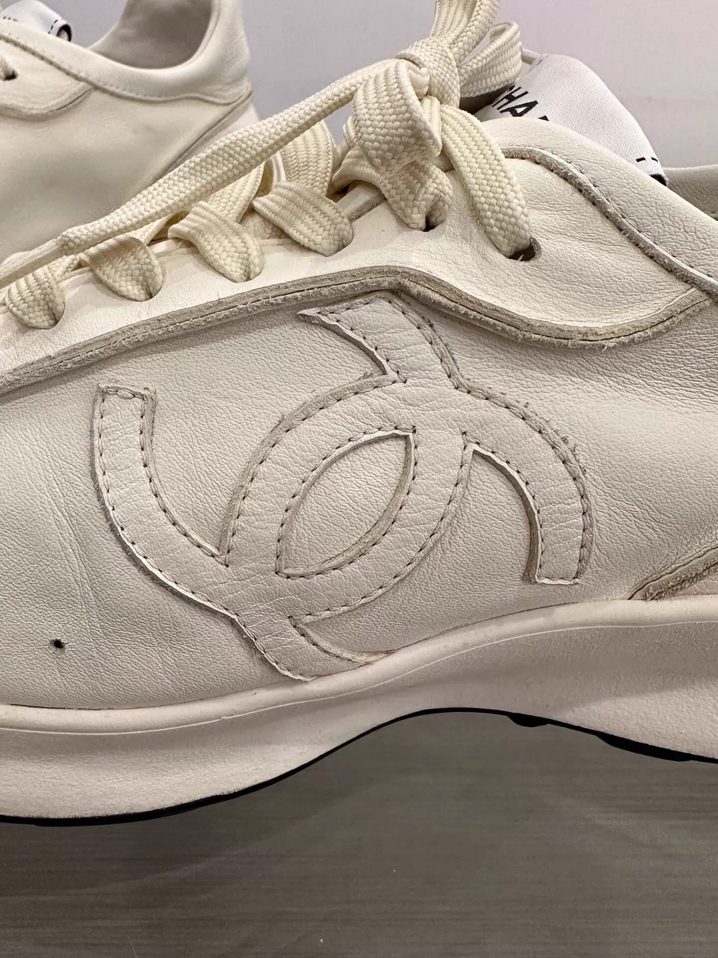 Chanel Chanel Men White Sneaker 42 Side Embossed CC Logo Size US 9 / EU 42 - 7 Thumbnail