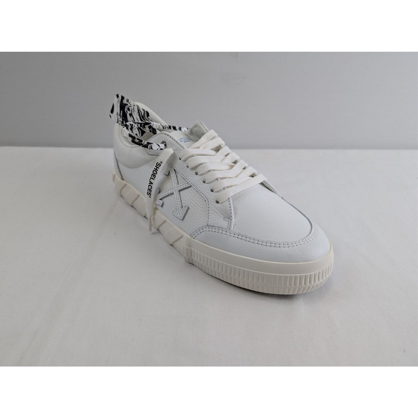 o1rshd1 Low Vulcanized Leather Sneakers in White