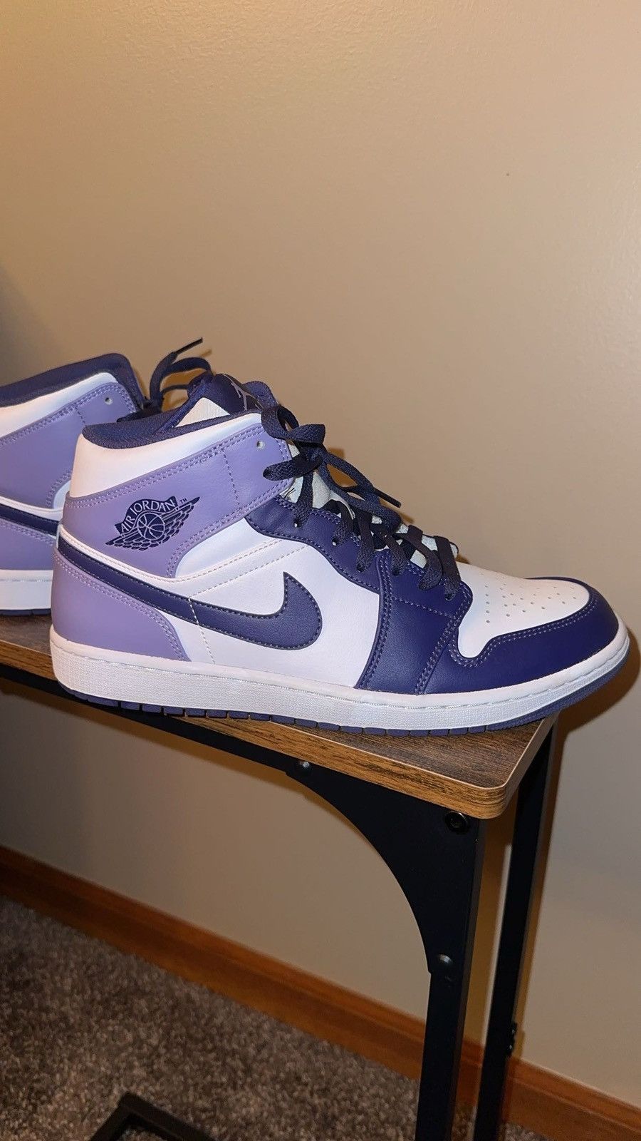Nike Air Jordan 1 Mid Size US 11 / EU 44 - 1 Thumbnail
