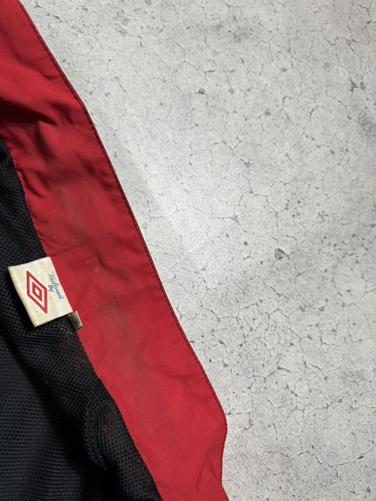 Umbro Umbro Wales Team Football Nylon Vintage Light Jacket Size L Size US L / EU 52-54 / 3 - 8 Thumbnail