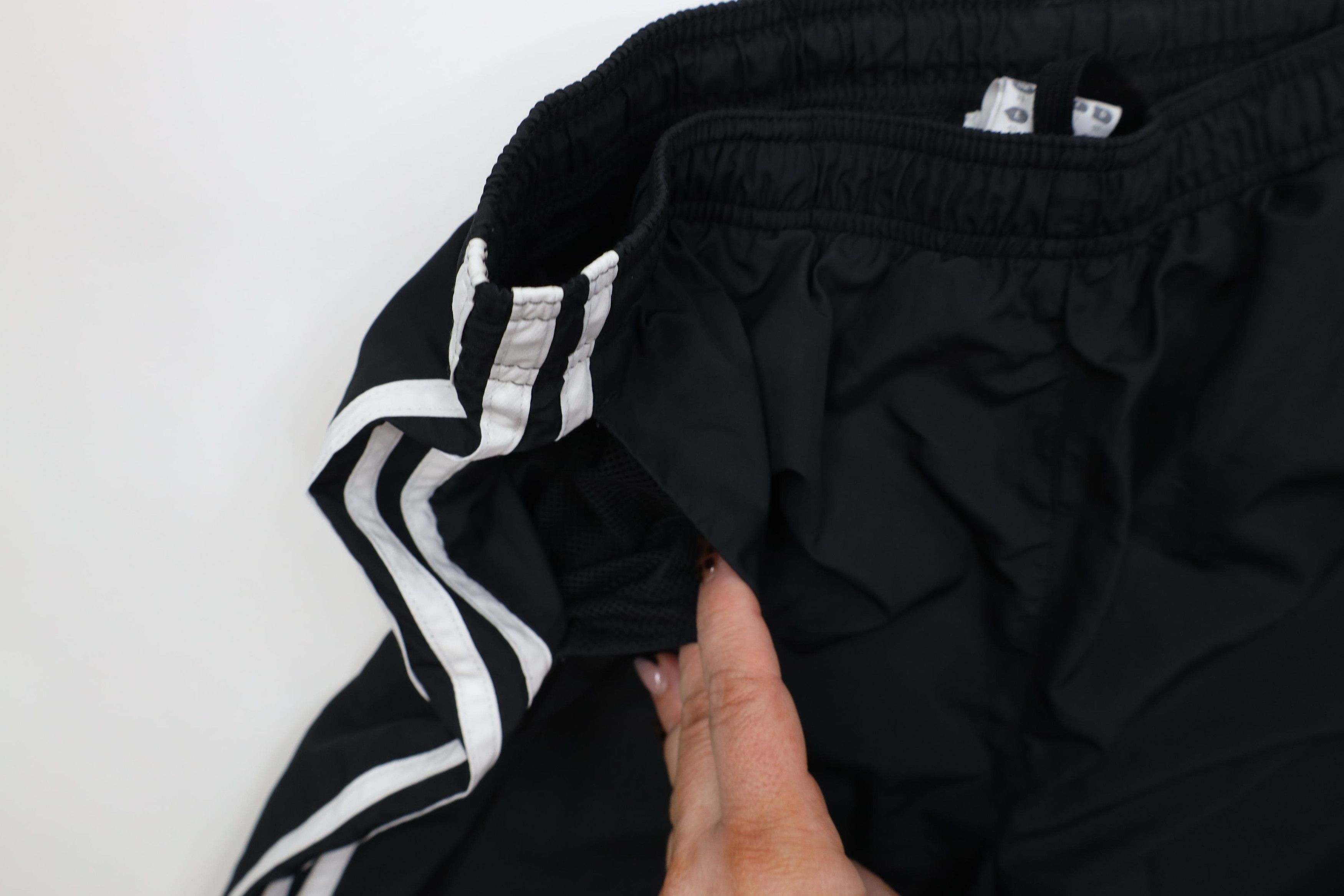 Adidas Vintage Y2K Adidas Spell Lined Wide Leg Windbreaker Pants Size 30" / US 8 / IT 44 - 9 Thumbnail