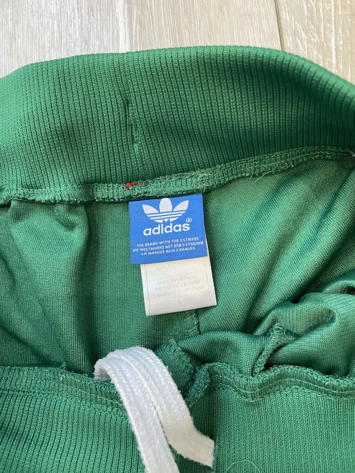 Adidas × NBA × Vintage Vintage Adidas Boston Celtics NBA Shorts Mens L Green Size US 34 / EU 50 - 5 Thumbnail