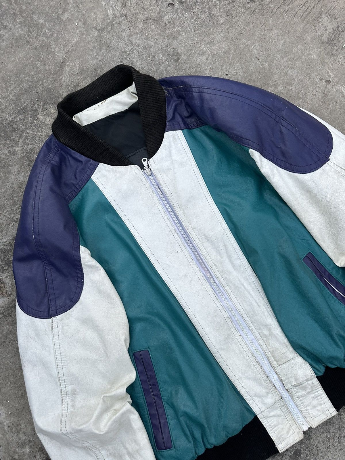 Vintage Vintage 90s Leather Bomber Jacket – Wolf Back Graphic Size US L / EU 52-54 / 3 - 3 Thumbnail