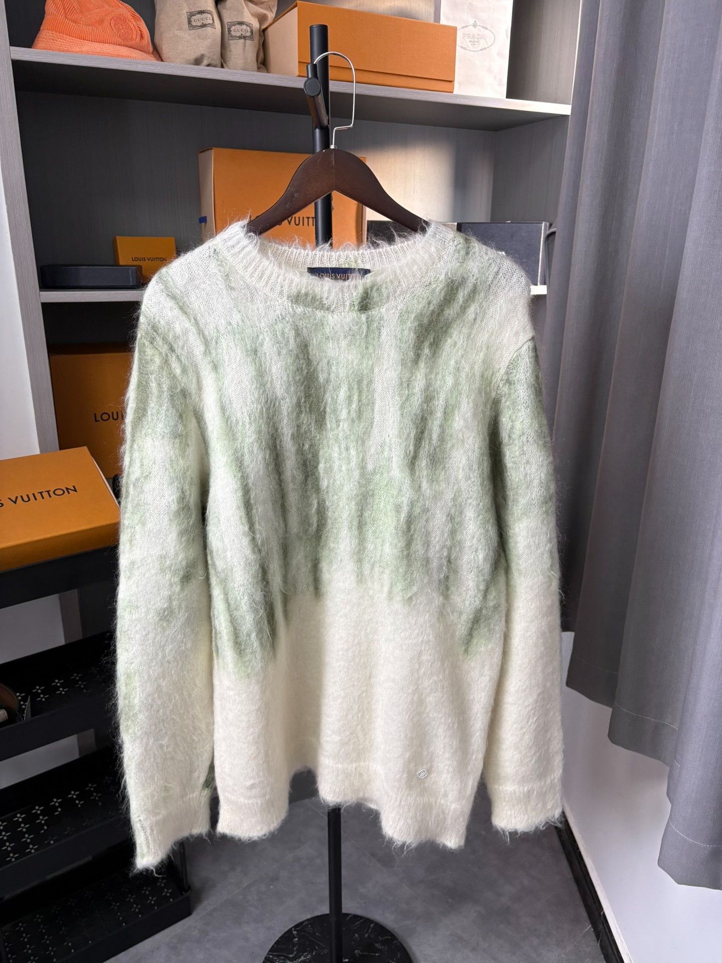 Louis Vuitton Louis Vuitton Green Sweater M Men Size US M / EU 48-50 / 2 - 1 Thumbnail