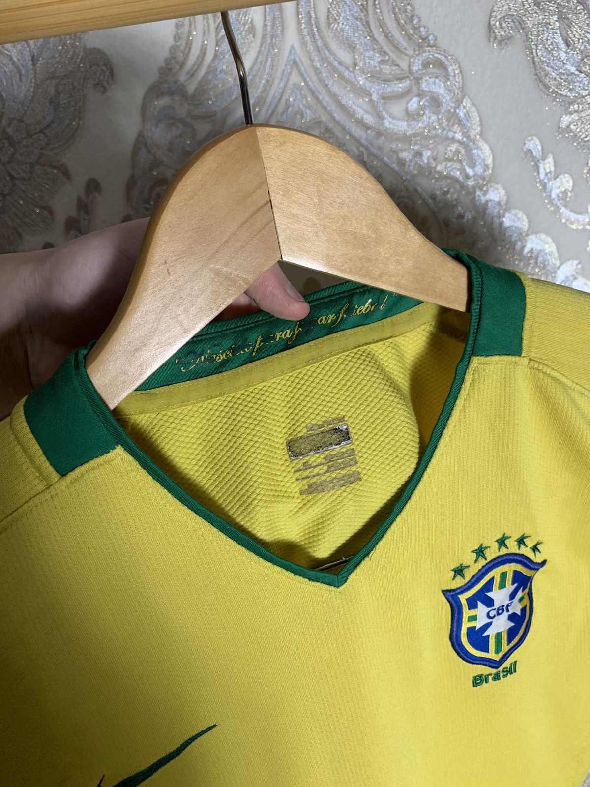 Nike VINTAGE NIKE BRAZIL RETRO SOCCER JERSEY NEYMAR VINI Y2K 90s Size US S / EU 44-46 / 1 - 3 Thumbnail