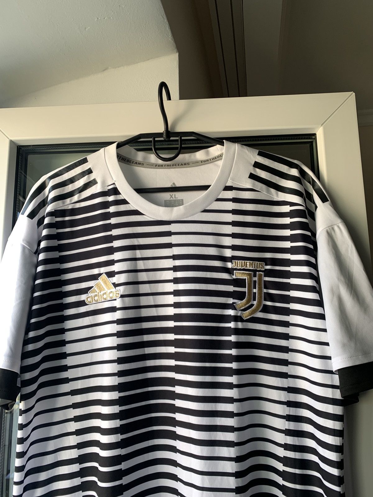 Adidas 🔥ADIDAS JUVENTUS TRAINING JERSEY Size US L / EU 52-54 / 3 - 5 Thumbnail