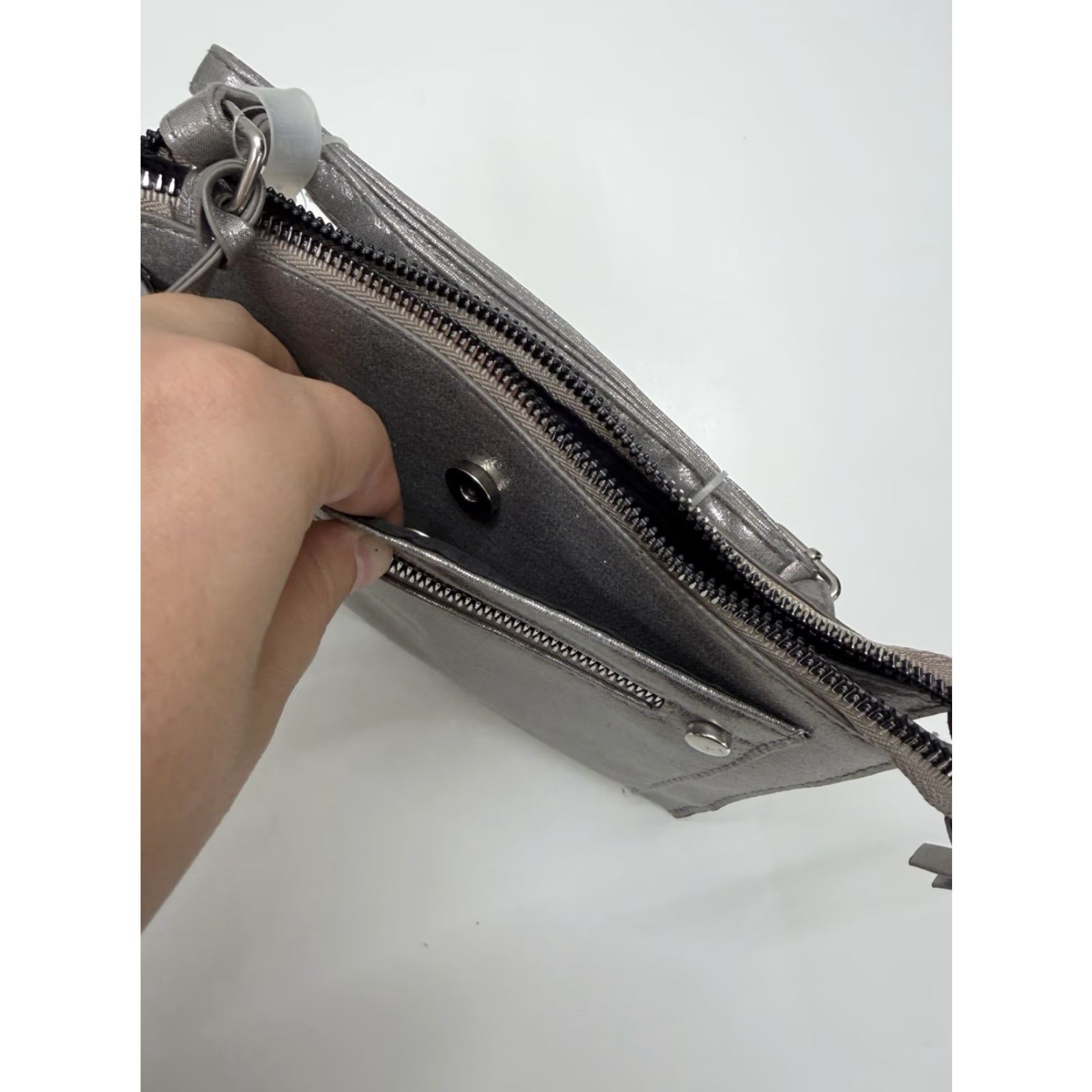 Vintage No Boundaries Womens Purse Gray Metallic Marie Crossbody Triple Compartment NWTs Size ONE SIZE - 3 Thumbnail