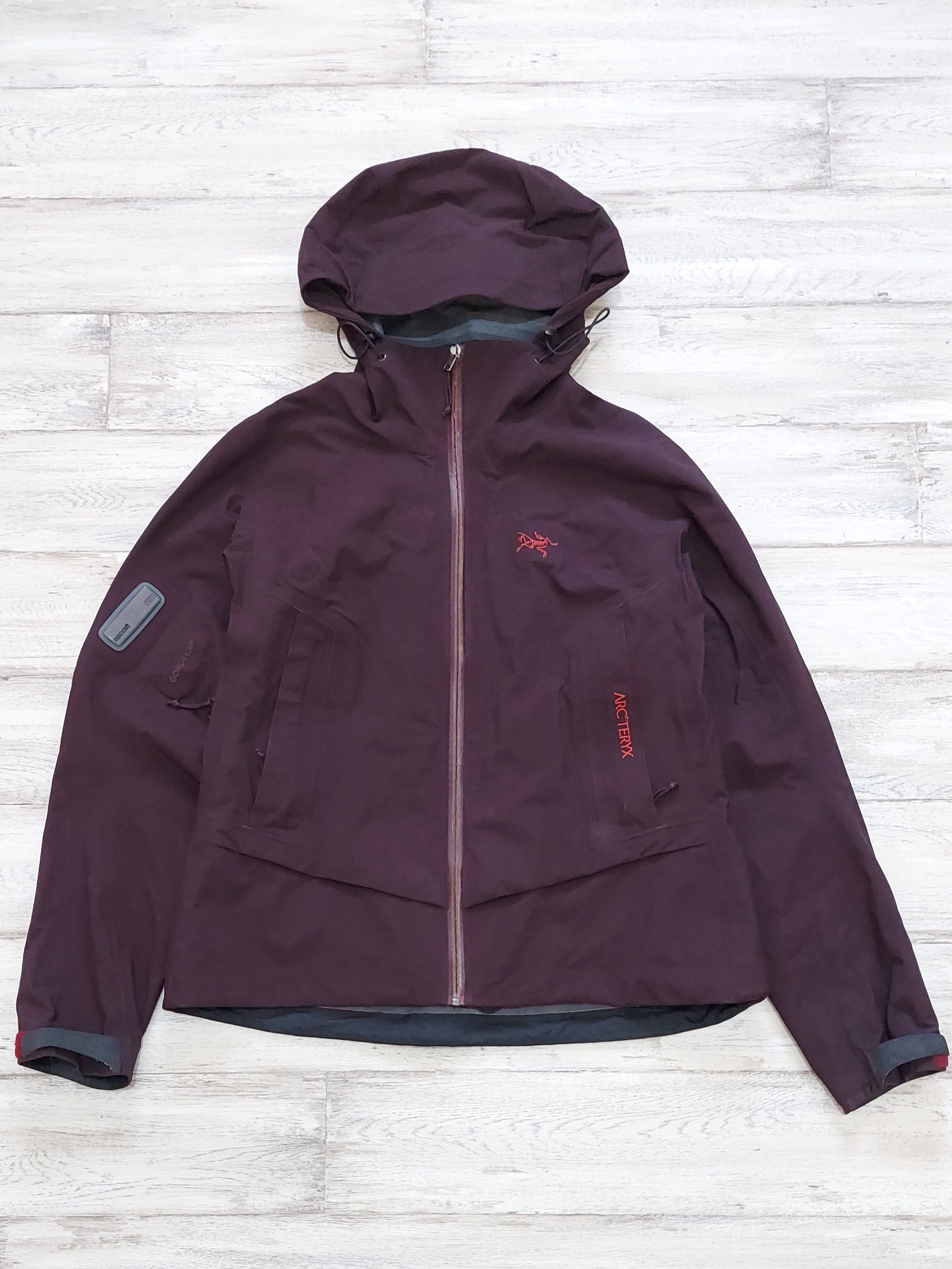 image of Vintage Arcteryx Hooded Goretex Recco Softshell Ski Jacket in Burgandy, Women's (Size Medium)