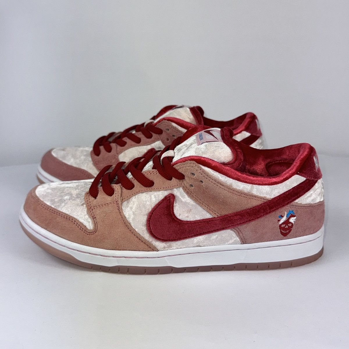Nike NIKE DUNK SB LOW STRANGE LOVE SKATEBOARD SNEAKERS Size US 10 / EU 43 - 5 Thumbnail