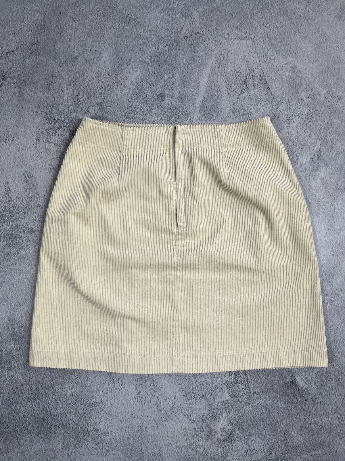 Uniqlo Vintage Y2K Uniqlo corduroy mini skirt streetwear style Size 28" / US 6 / IT 42 - 2 Thumbnail