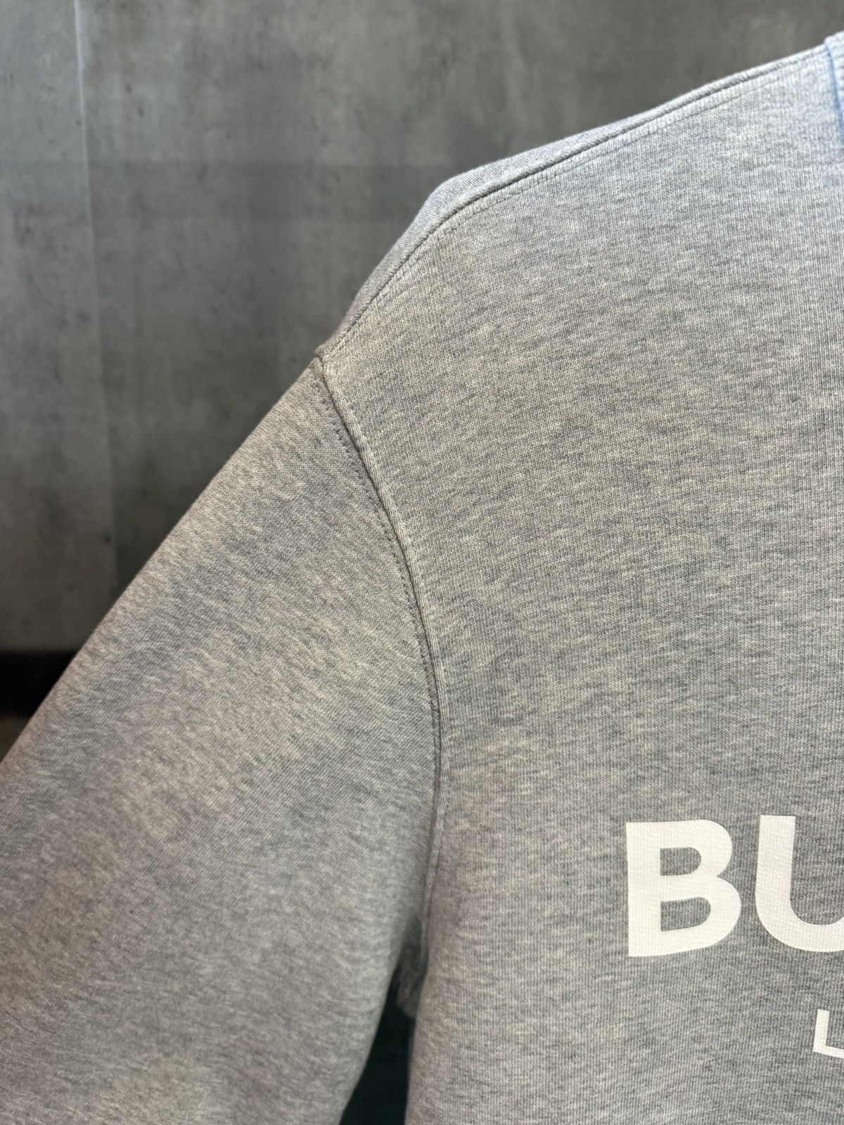 Burberry BURBERRY GREY CREWNECK SIZE L Size US L / EU 52-54 / 3 - 3 Thumbnail