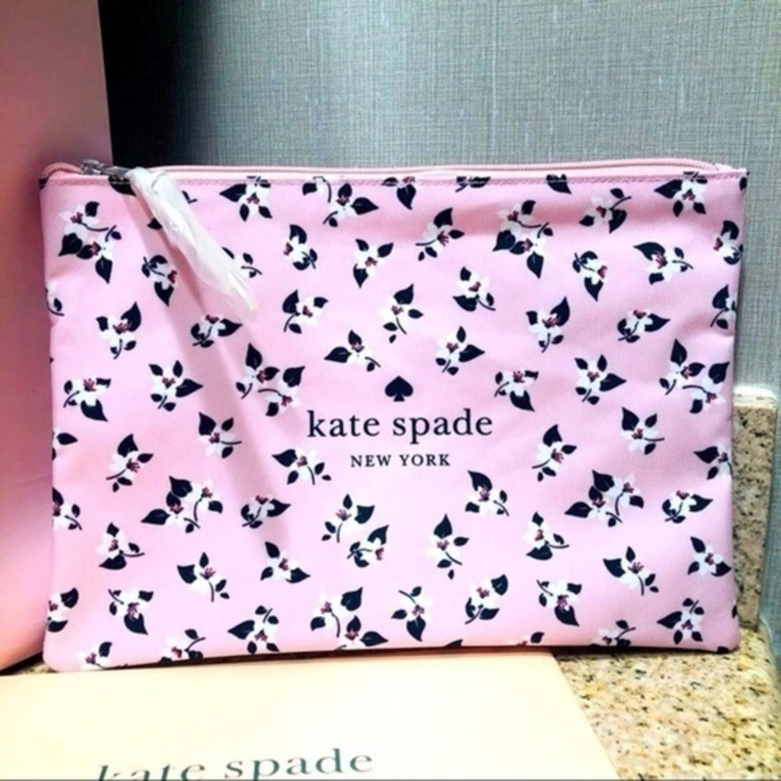 Kate Spade Kate Spade Floral Pouch NWT Size ONE SIZE - 1 Thumbnail