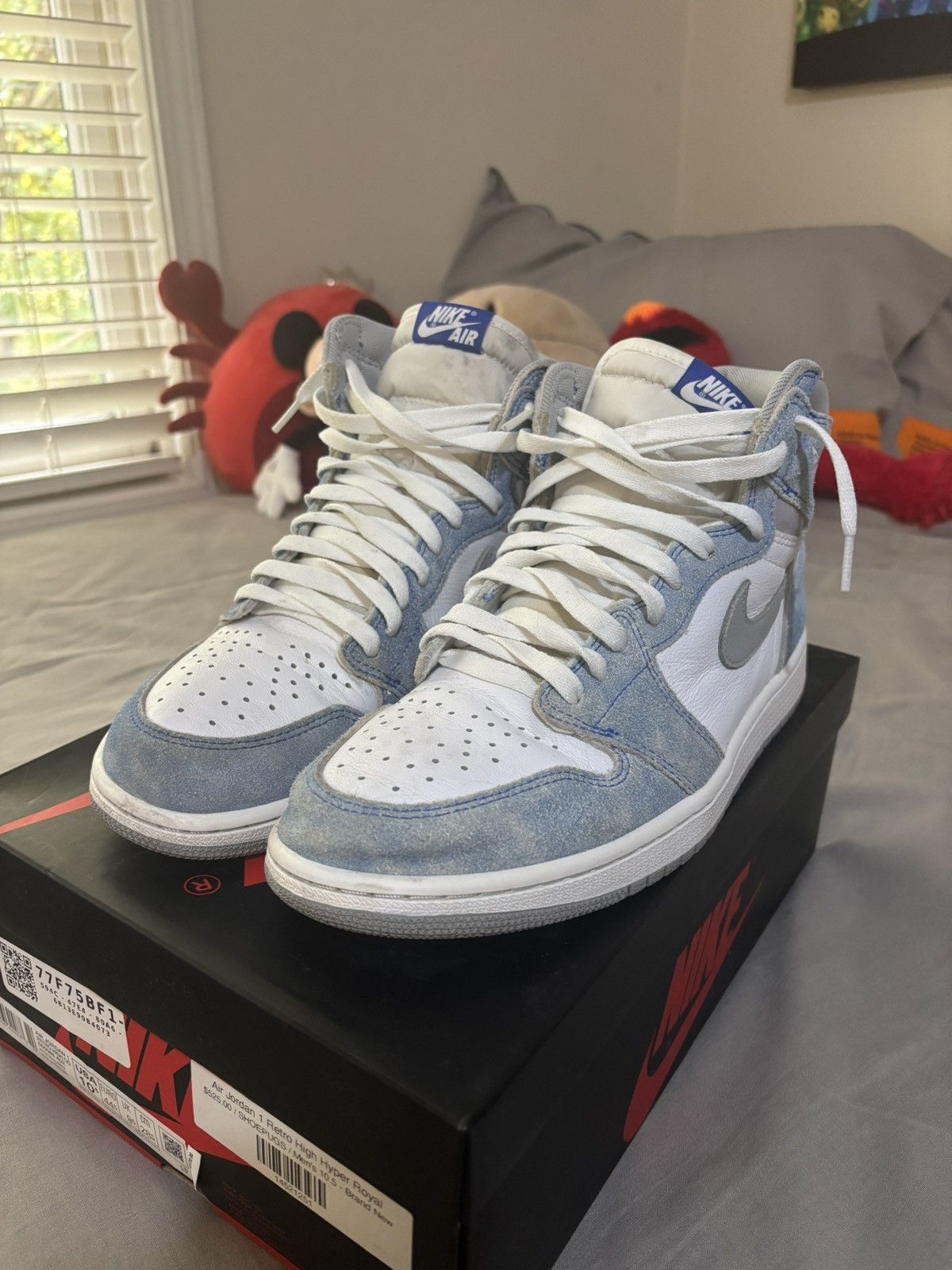 Jordan Brand Size 10.5 - Jordan 1 Retro OG High Hyper Royal Smoke Grey Size US 10.5 / EU 43-44 - 1 Thumbnail