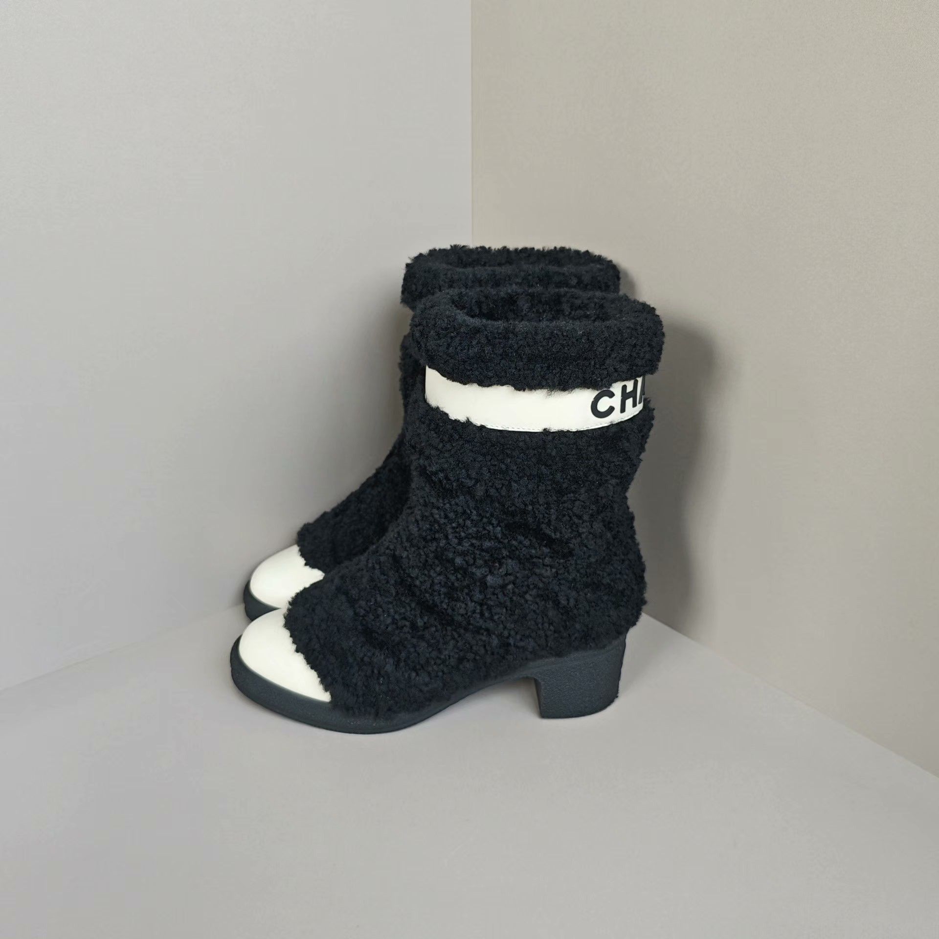 Chanel Chanel Retro Boots us_7 Women Size US 7 / IT 37 - 1 Thumbnail