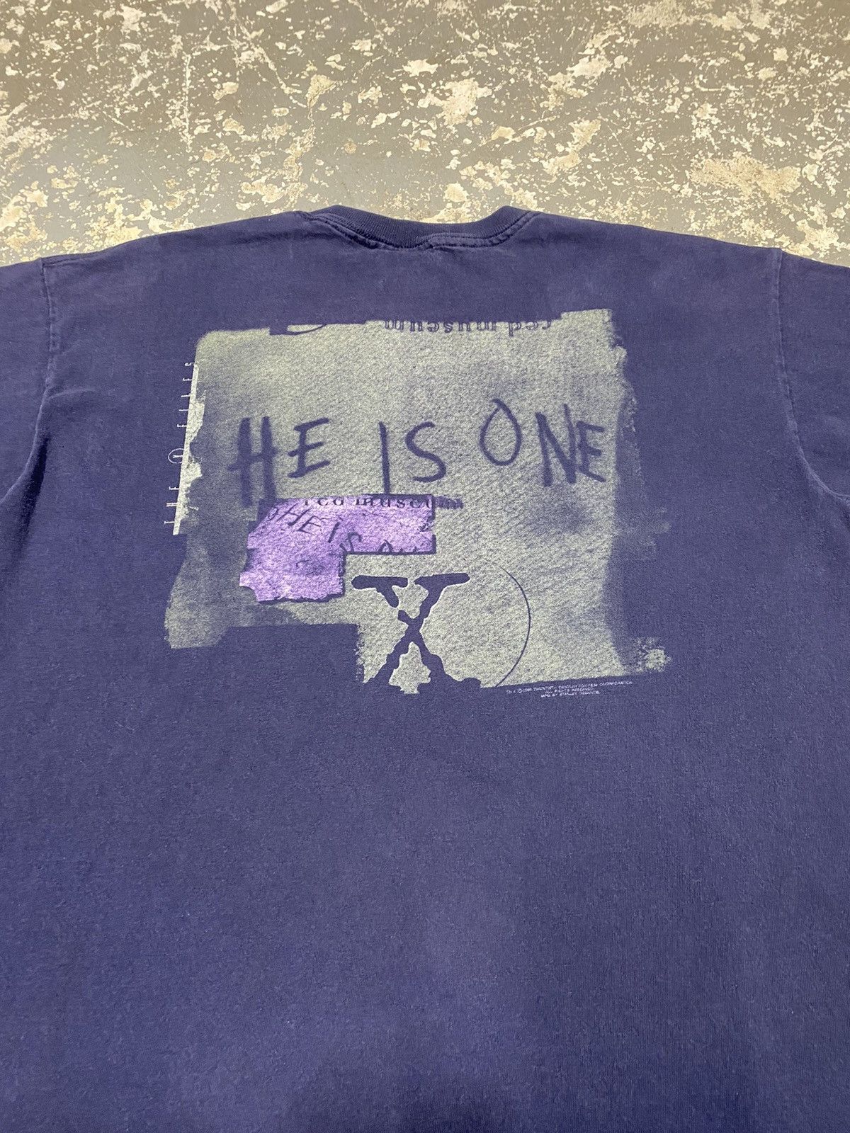 Vintage Vintage X-Files He Is One Stanley Desantis Tshirt Size US L / EU 52-54 / 3 - 3 Thumbnail