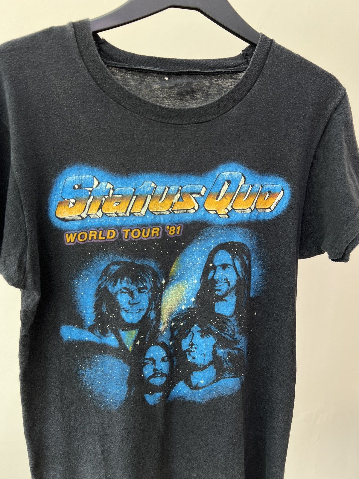 Vintage Vintage Status Quo 1981 World Tour Faded t-shirt big logo Size US S / EU 44-46 / 1 - 6 Thumbnail
