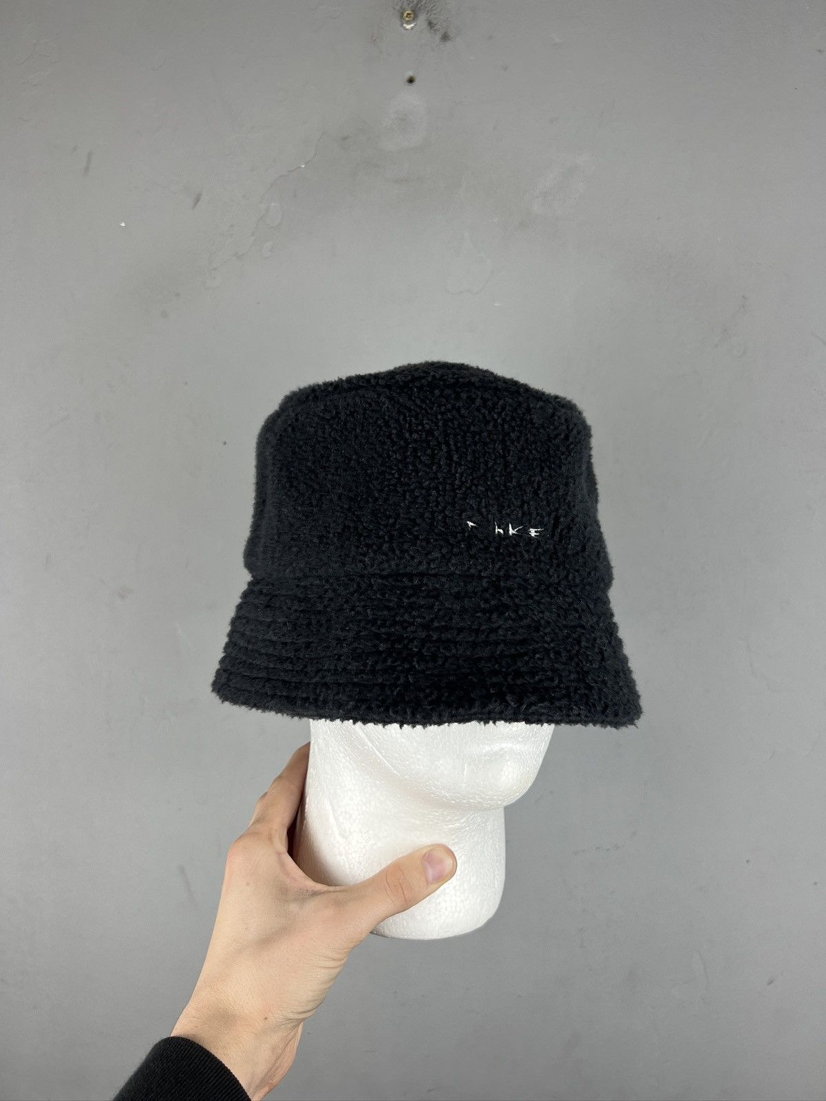 Nike × Vintage Vintage Nike Pile Fleece Bucket Hat Sherpa Y2K Size ONE SIZE - 1 Thumbnail