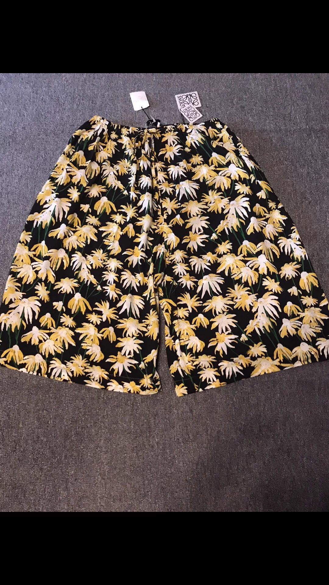 Louis Vuitton Loewe short S oversized elastic waist embroidered logo Size US 30 / EU 46 - 7 Thumbnail