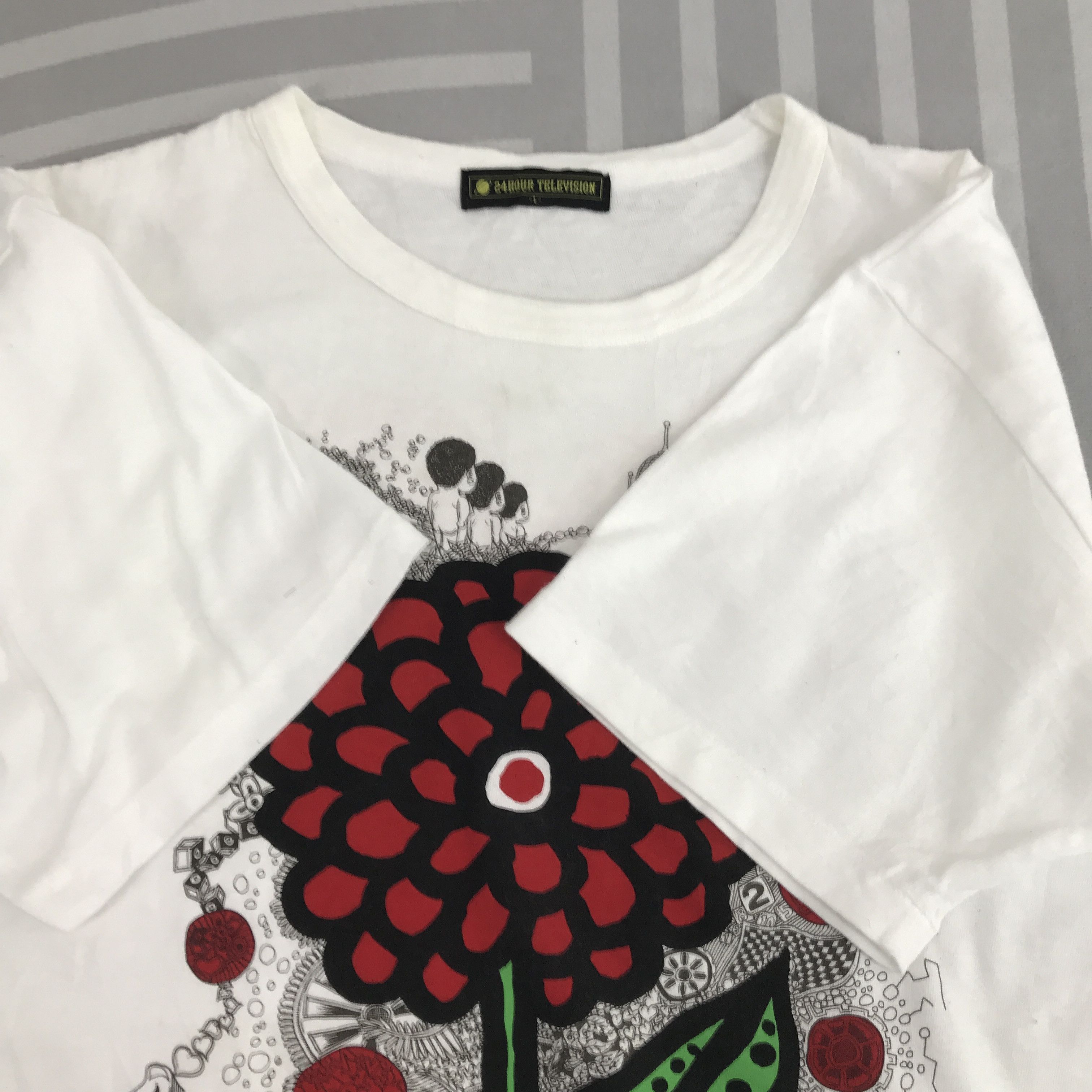 Japanese Brand × Vintage × Yayoi Kusama Vintage Yayoi kusama Love design T-shirt Size US L / EU 52-54 / 3 - 7 Thumbnail