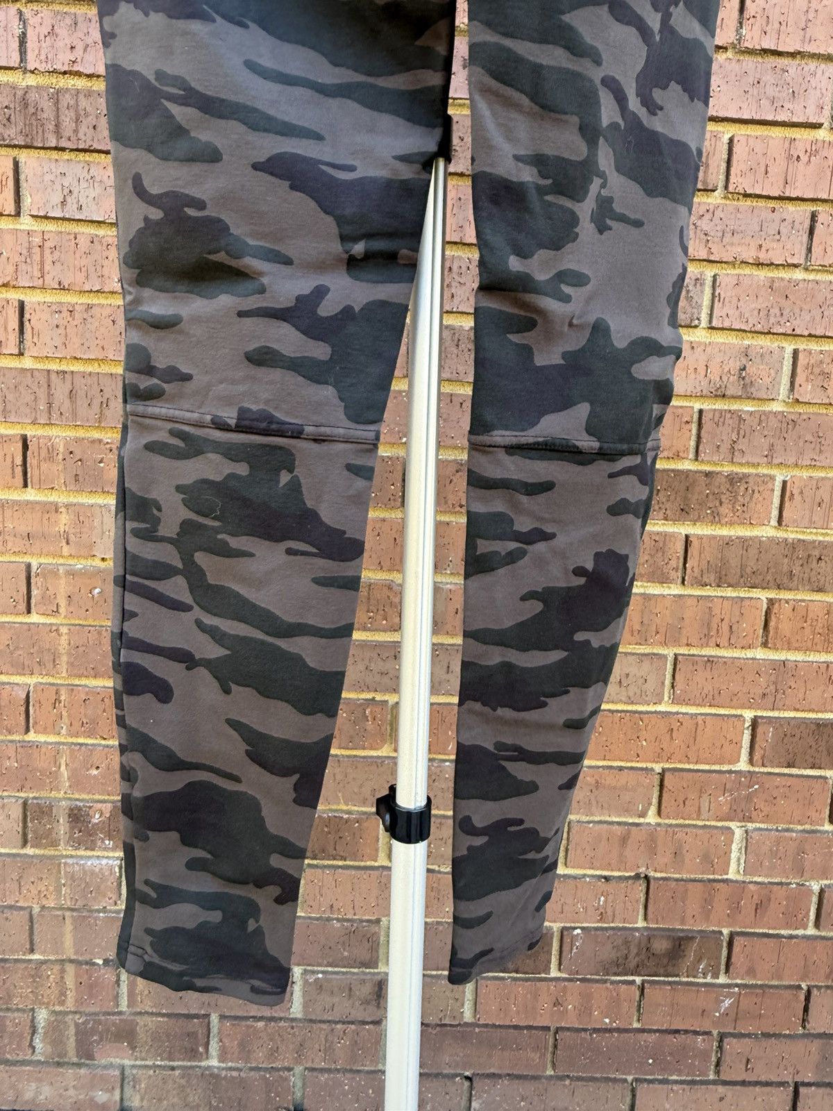Sanctuary Sanctuary Anthropologie Green Camo Leggings Skinny Pants Size 27" / US 4 / IT 40 - 9 Thumbnail