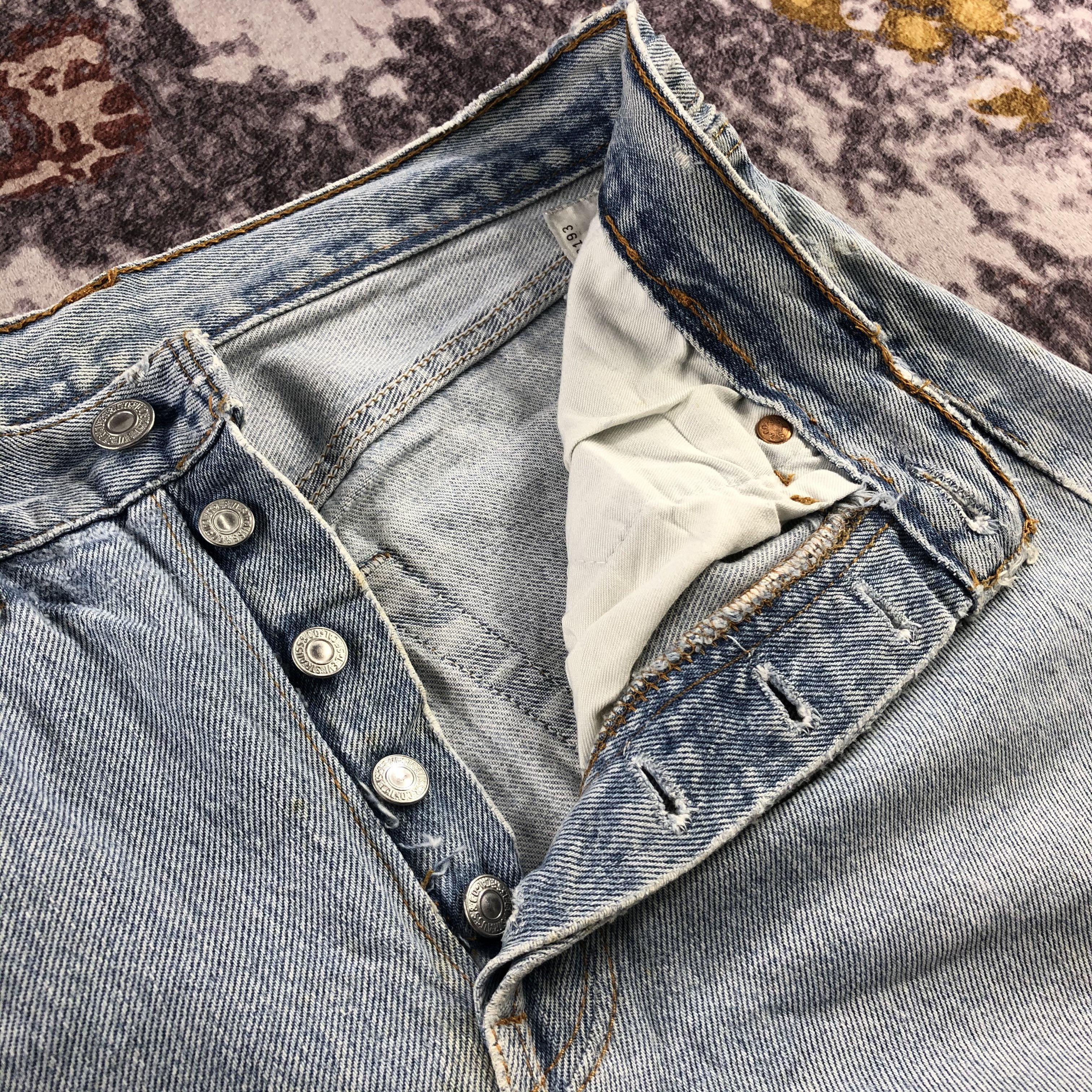 Levi's Vintage 90s Light Wash Levis 501 Jeans-JM3031 Size US 31 - 14 Thumbnail