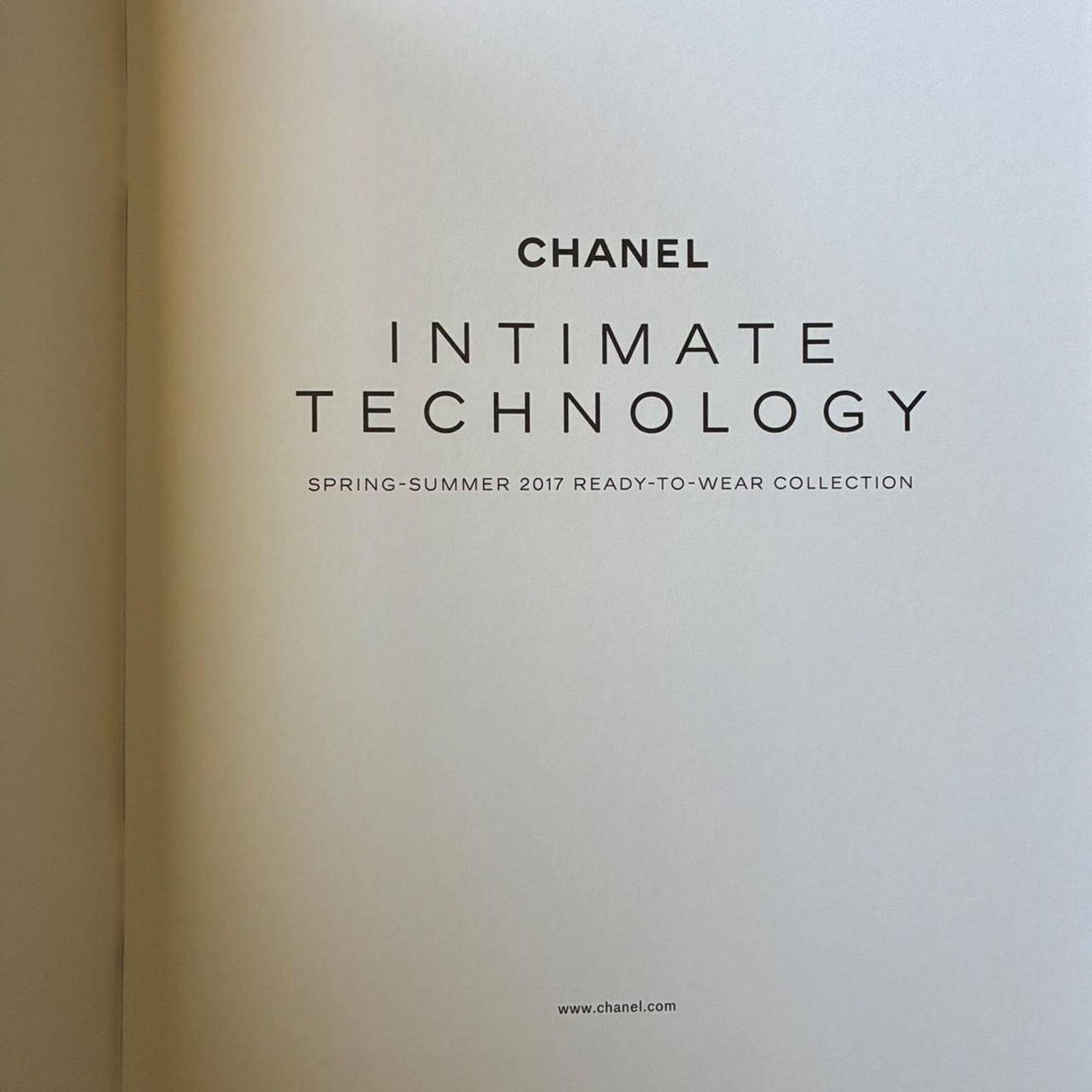 Chanel × Karl Lagerfeld Chanel intimate technology S/S 2017 PHOTOS BY KARL LAGERFELD Size ONE SIZE - 2 Thumbnail