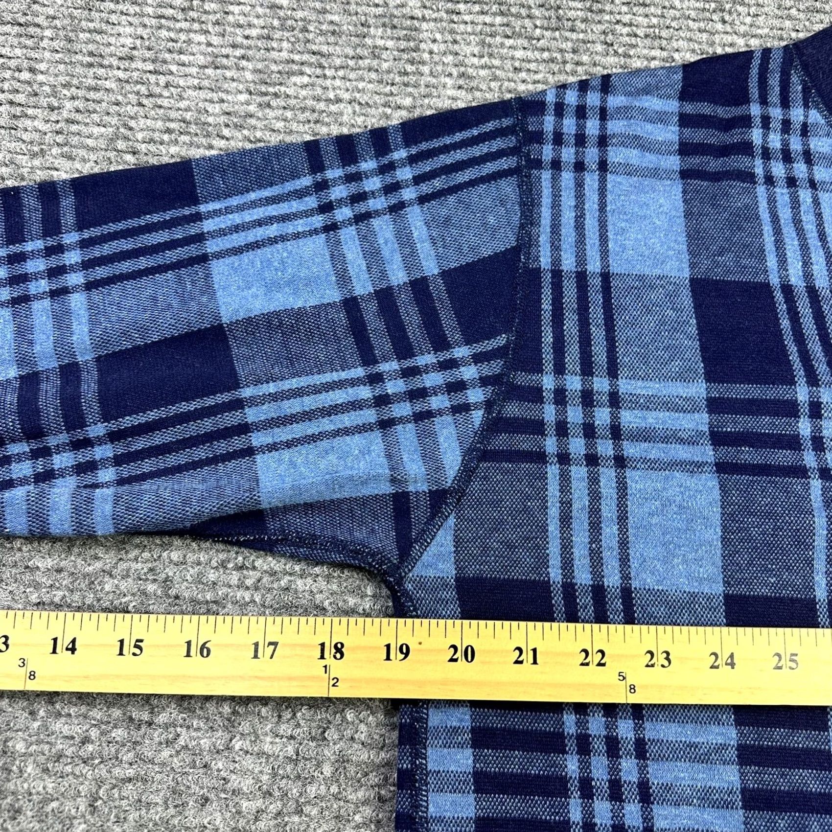 Vintage VINTAGE LL Bean Men’s Medium T Shirt Blue Plaid Long Sleeve Henley Neck Made In USA Shirt Size US M / EU 48-50 / 2 - 8 Thumbnail