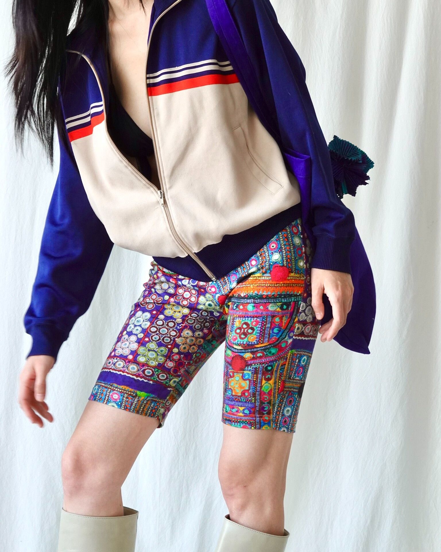 Comme des Garcons Colorful Cotton Shorts with Ethnic Print Size 24" / US 00 / IT 34 - 1 Thumbnail
