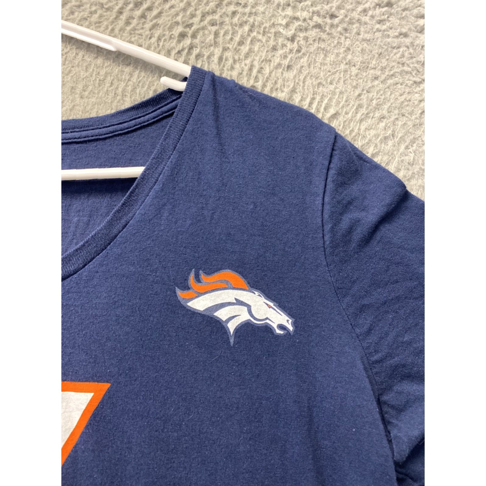 NFL NFL Broncos #3 Large Navy Blue V Neck Short Sleeves Women's T Shirt 104-39 / NFL BLUE V-NECK T-SHIRT WOMEN'S LARGE NAVY BLUE NFL BRONCOS #3 / 104-39 Size L / US 10 / IT 46 - 3 Thumbnail