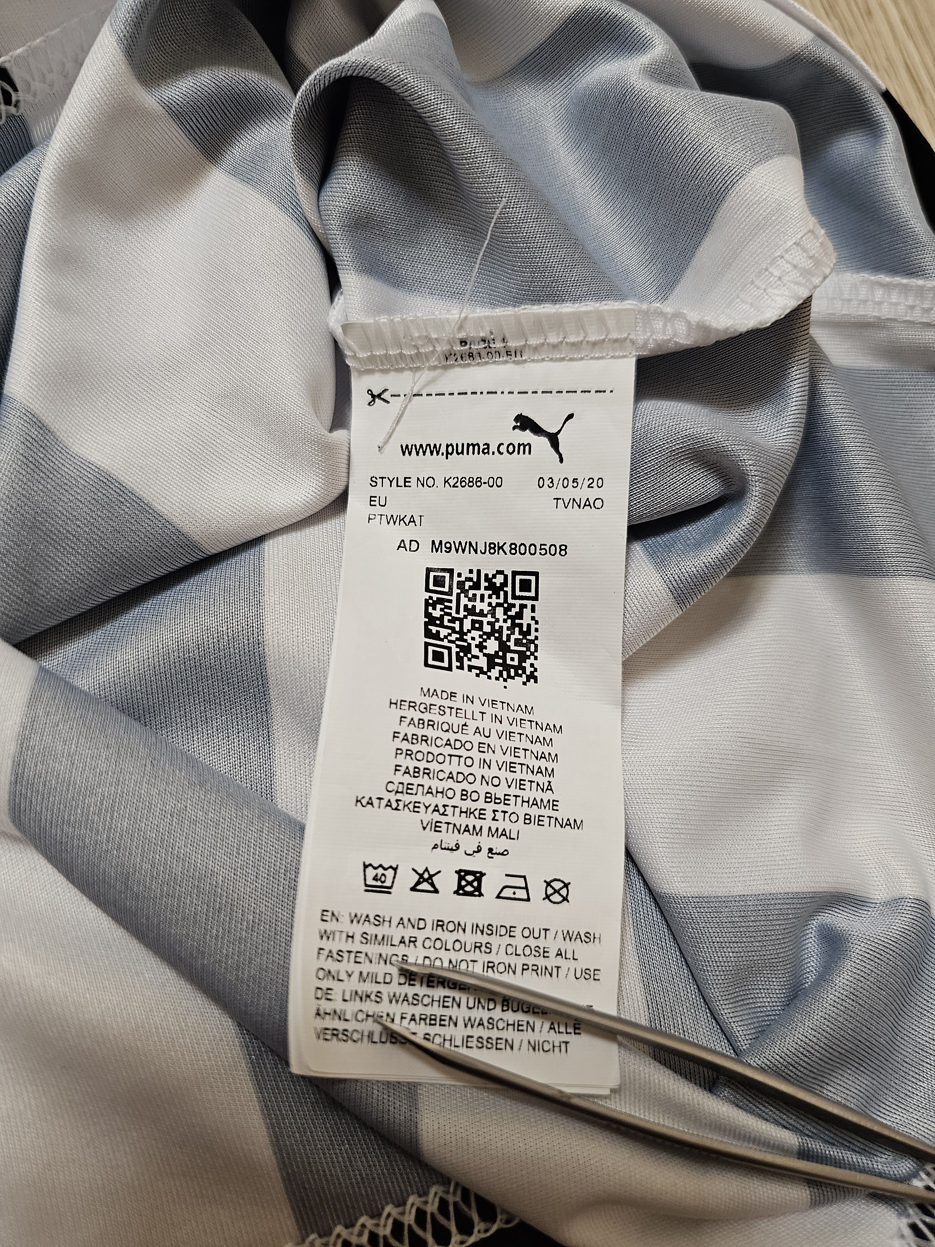Puma NEWCASTLE UNITED 2020 2021 HOME FOOTBALL SHIRT SOCCER JERSEY Size US M / EU 48-50 / 2 - 7 Thumbnail