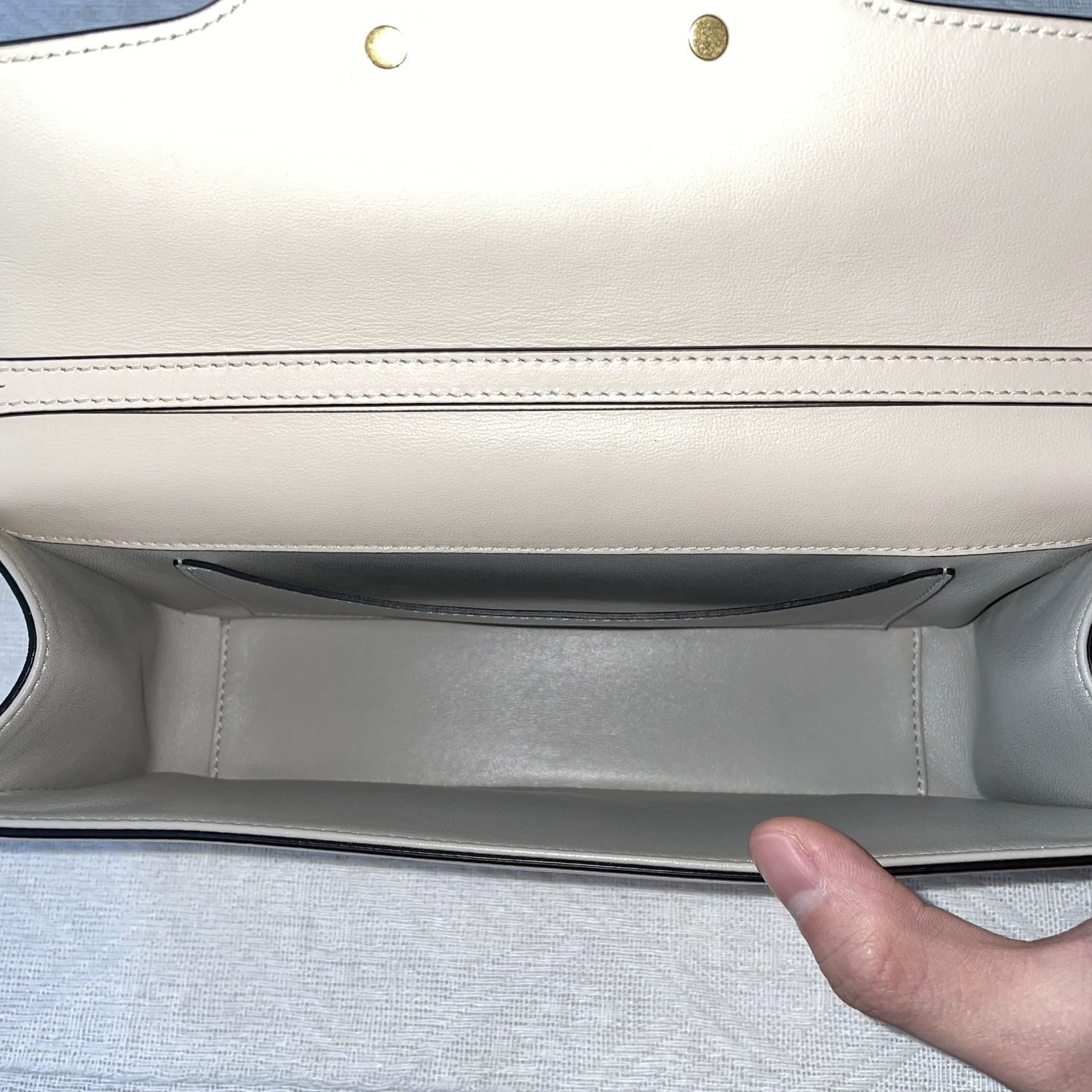 Valentino Valentino Locò Ivory Leather 98 New No Strap Size ONE SIZE - 7 Thumbnail