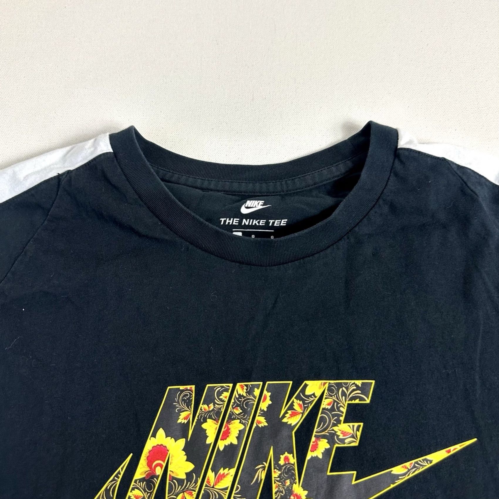Nike Nike Tee Sportswear Russian Floral Tee Mens Large T-Shirt Black RARE! Size US L / EU 52-54 / 3 - 6 Thumbnail