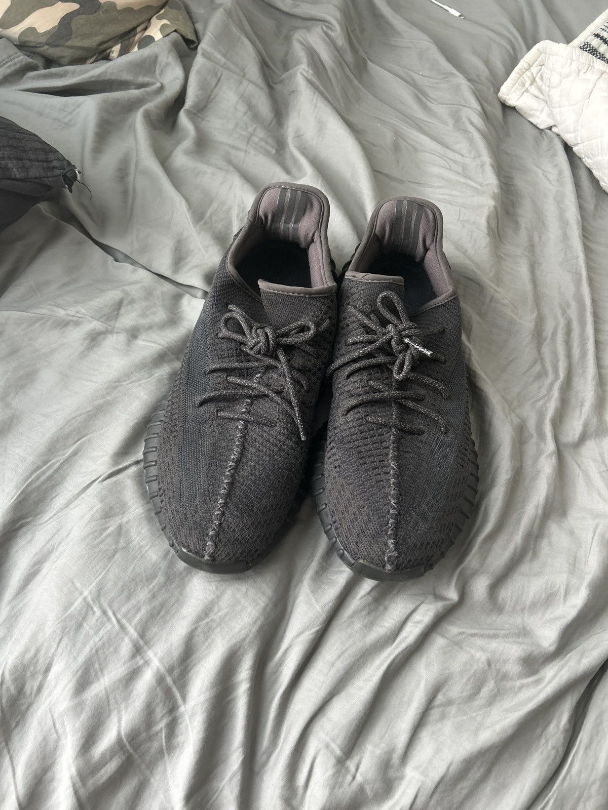 Adidas Yeezy Boost 350 V2 Size US 12.5 / EU 45-46 - 5 Thumbnail