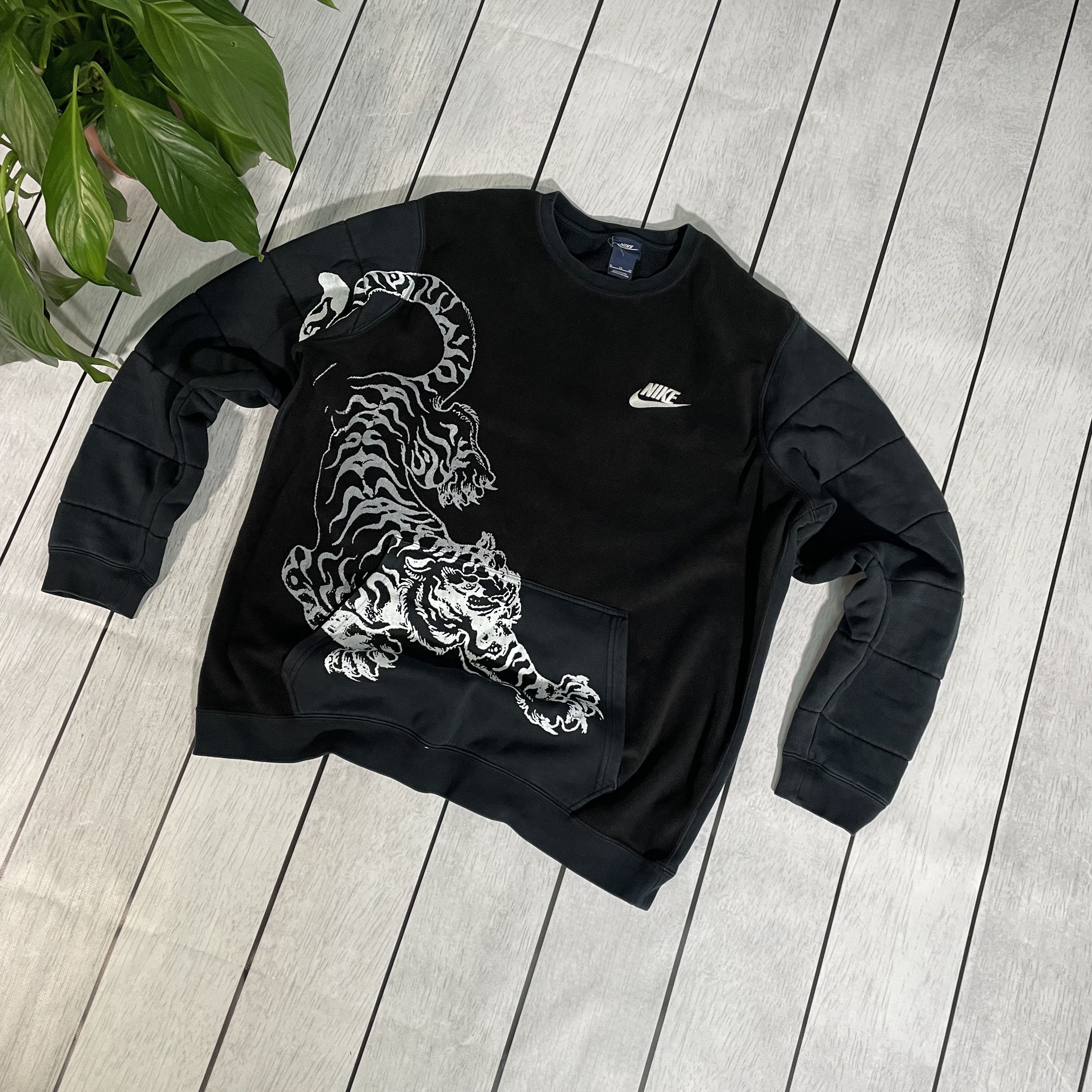 Nike Nike sweatshirt grunge alt rare y2k custom Tiger 1of1 sz XL Size US XL / EU 56 / 4 - 2 Thumbnail